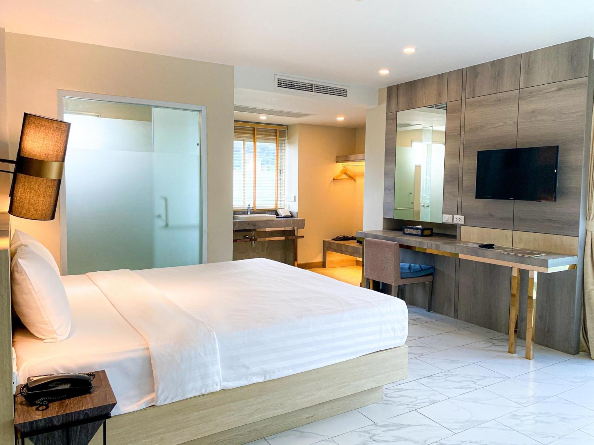 Deluxe Double or Twin Room - Photo 6