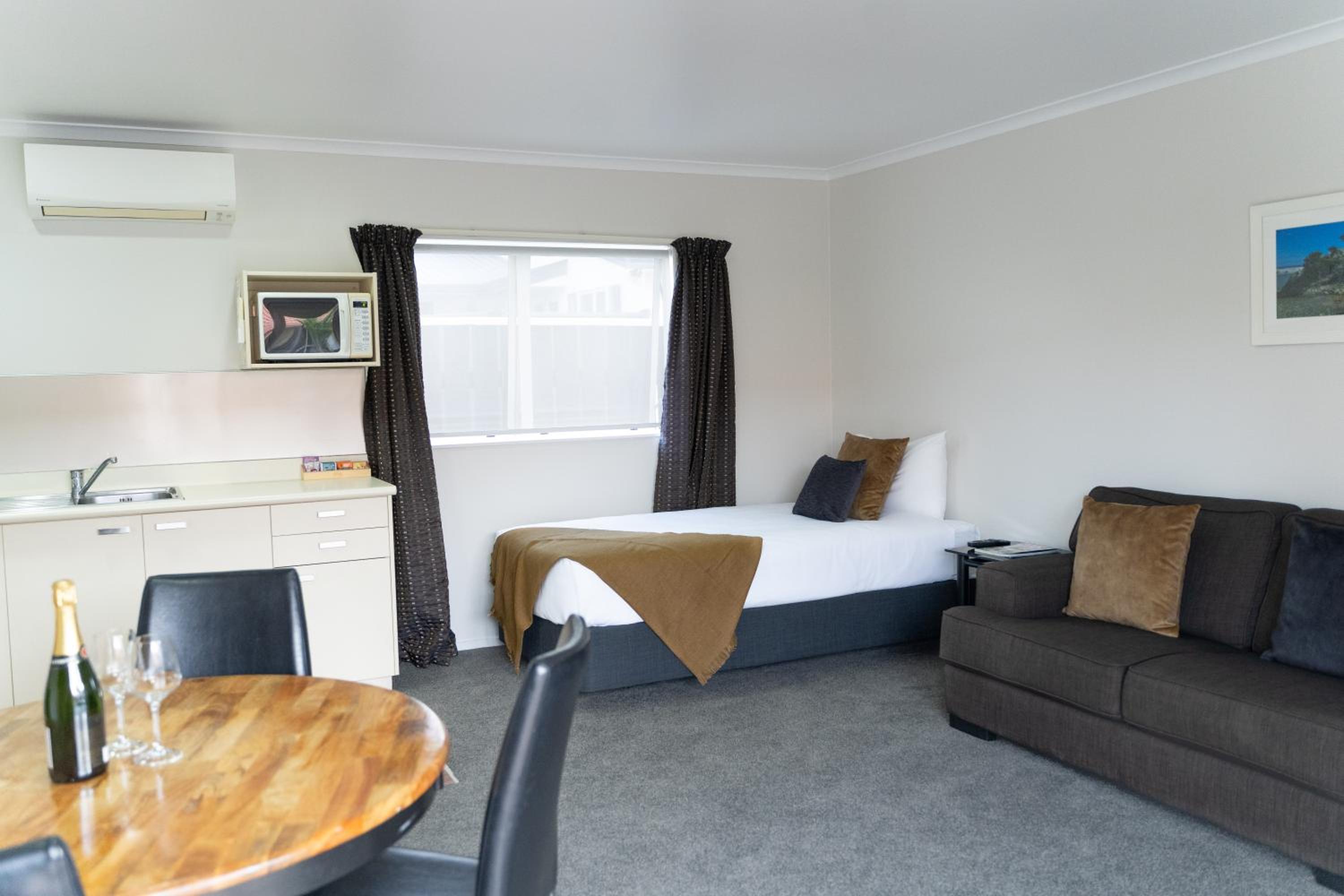 Executive One Bedroom Suite photo 2