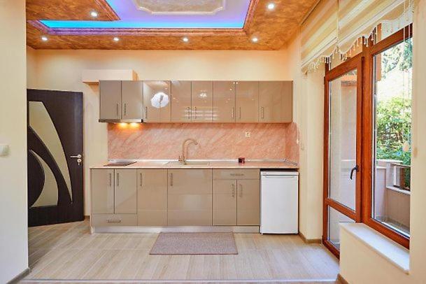One-Bedroom Apartment with Pool View