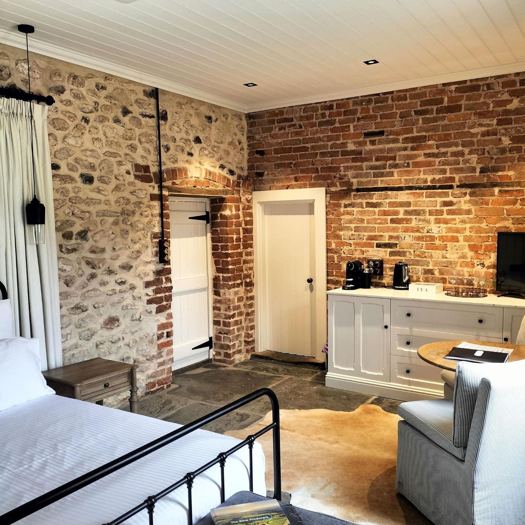 Luxury One-Bedroom Cottage
