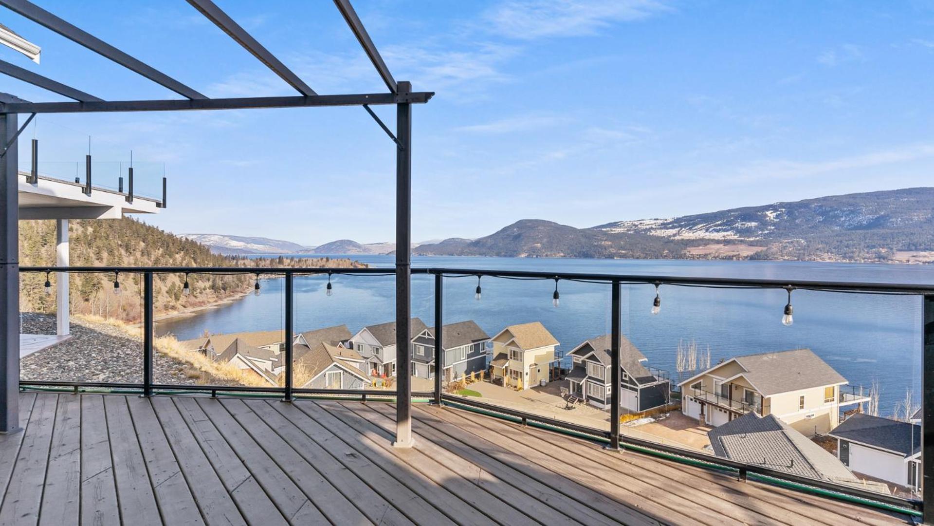 Family Room With Lake View photo 2