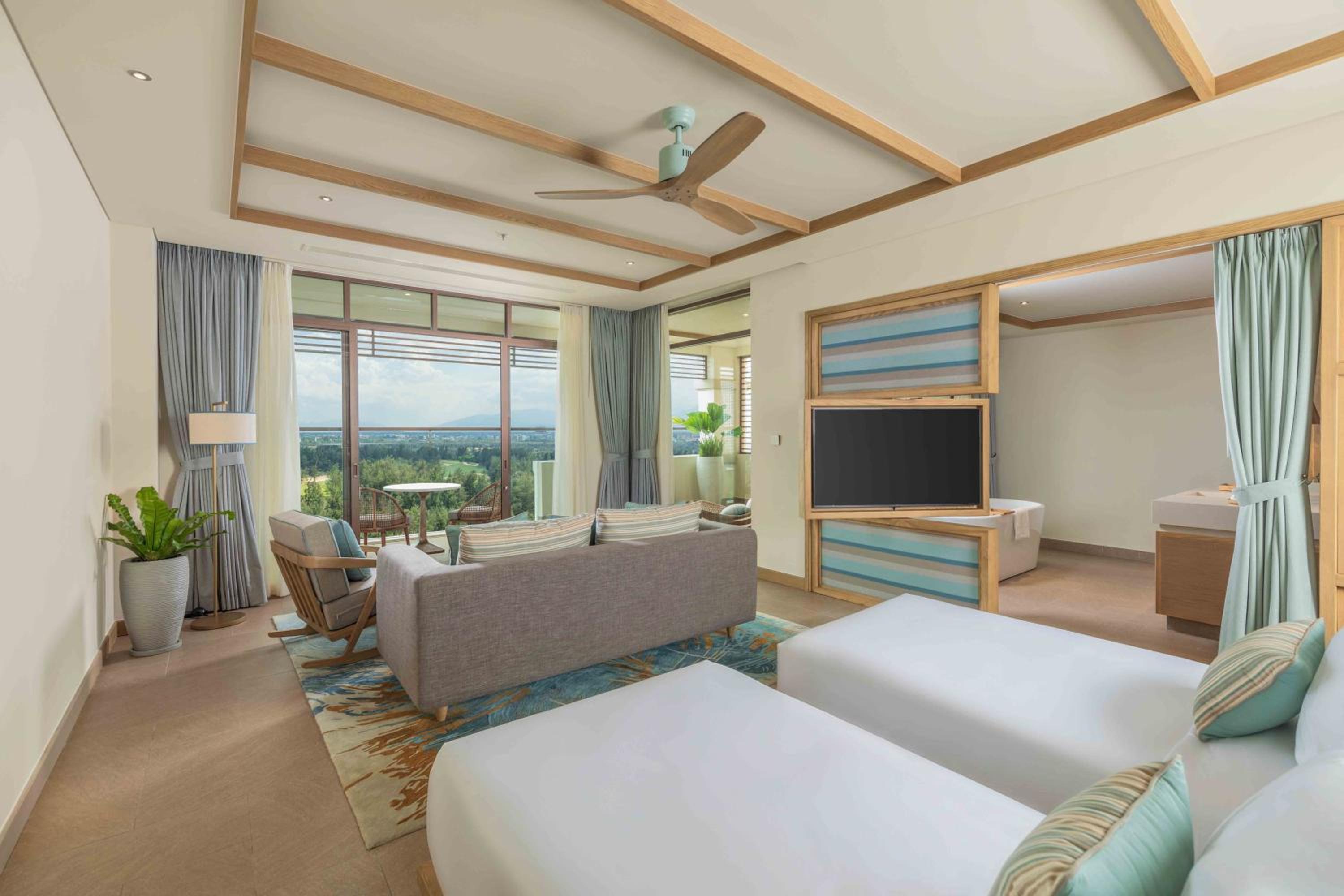 Special Offer - Golf View Twin Suite with Balcony and Bathtub
