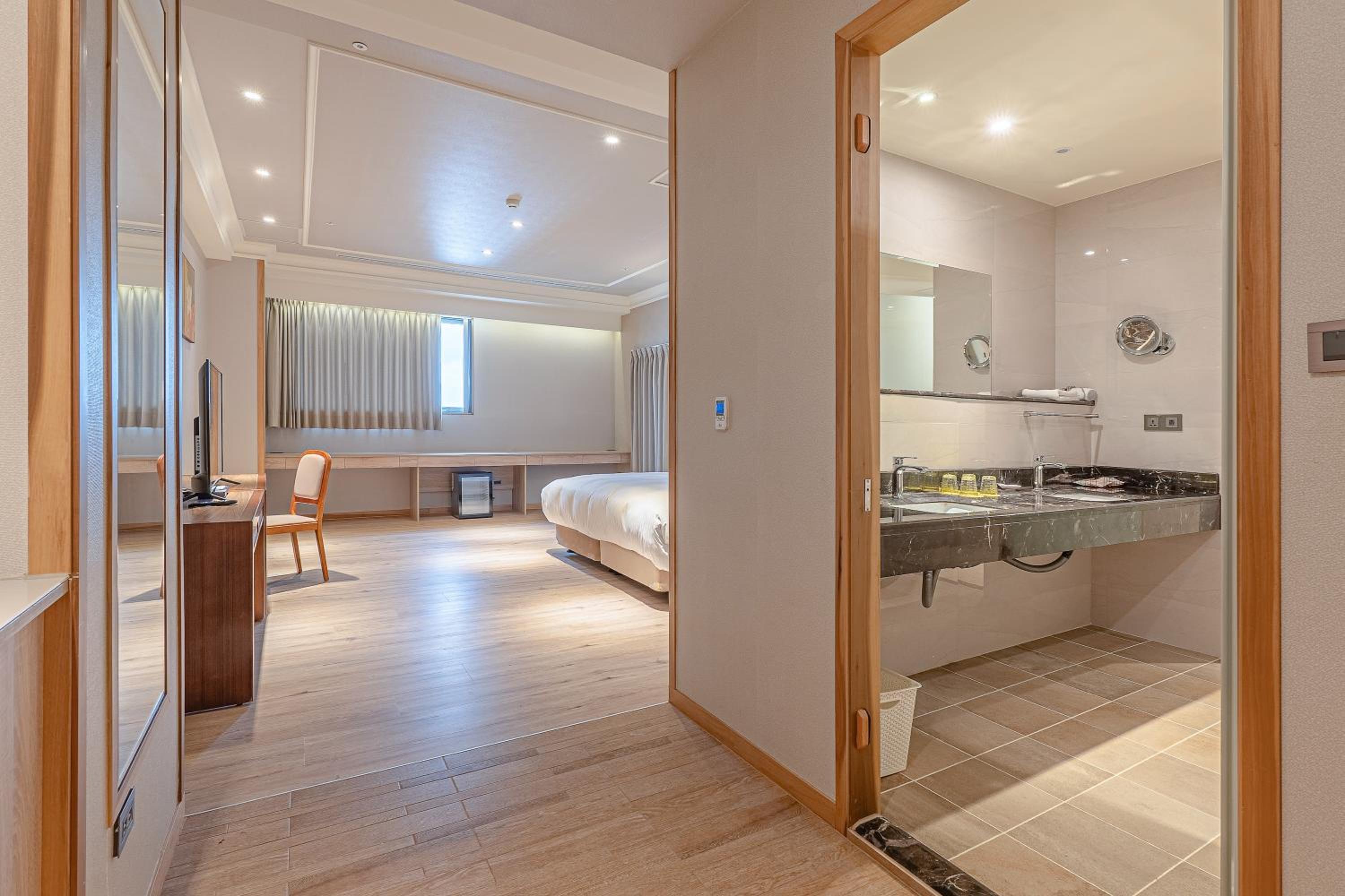 Deluxe Suite photo 3