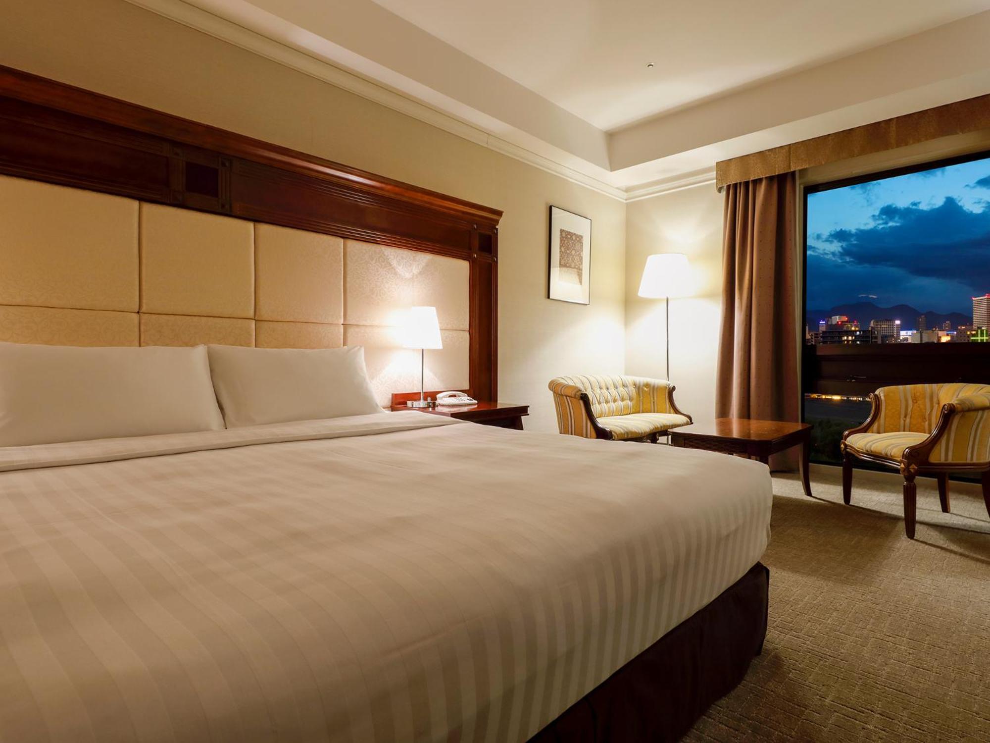 Deluxe Double Room - Smoking - Photo 10