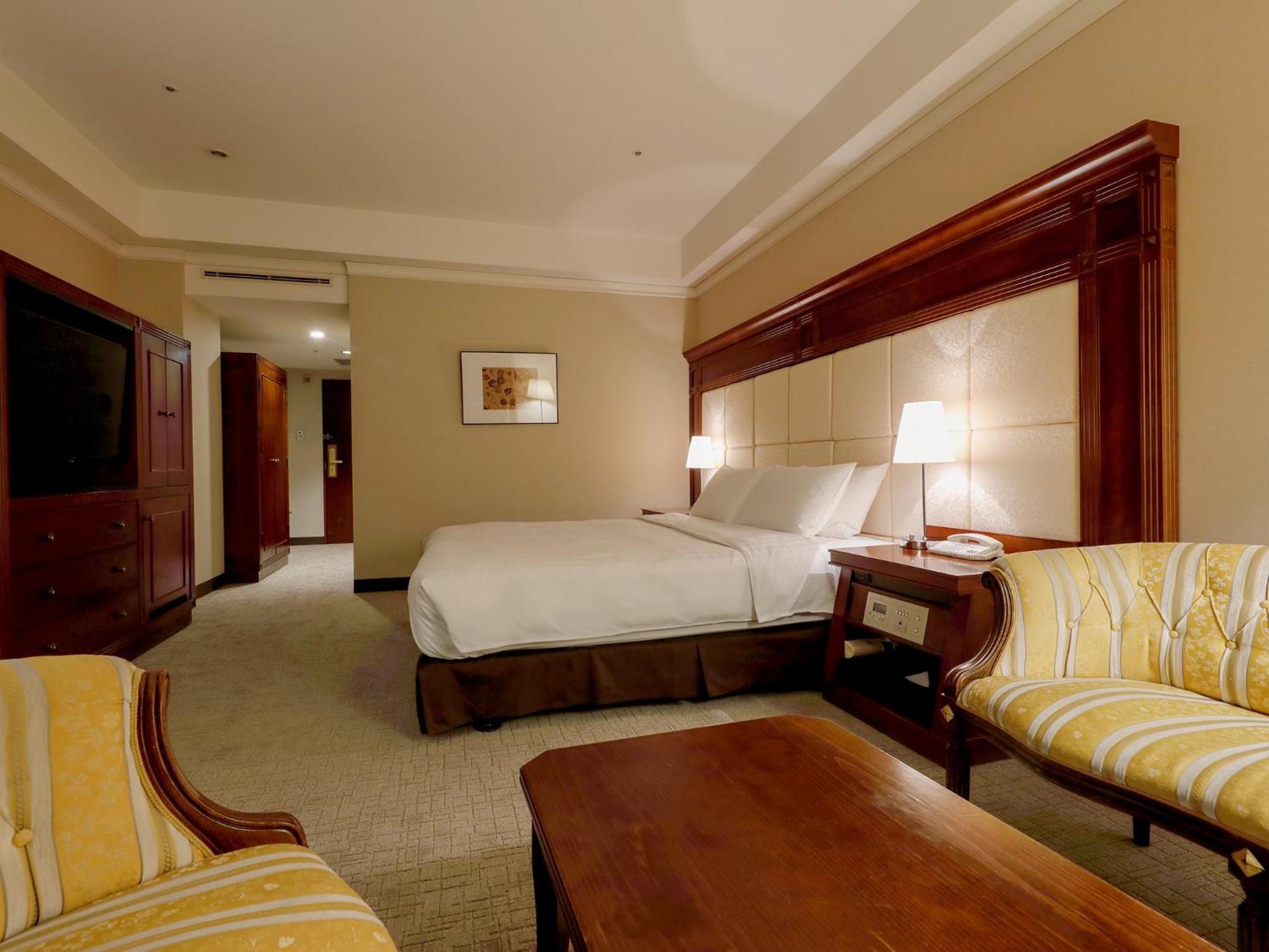 Deluxe Double Room - Smoking - Photo 9