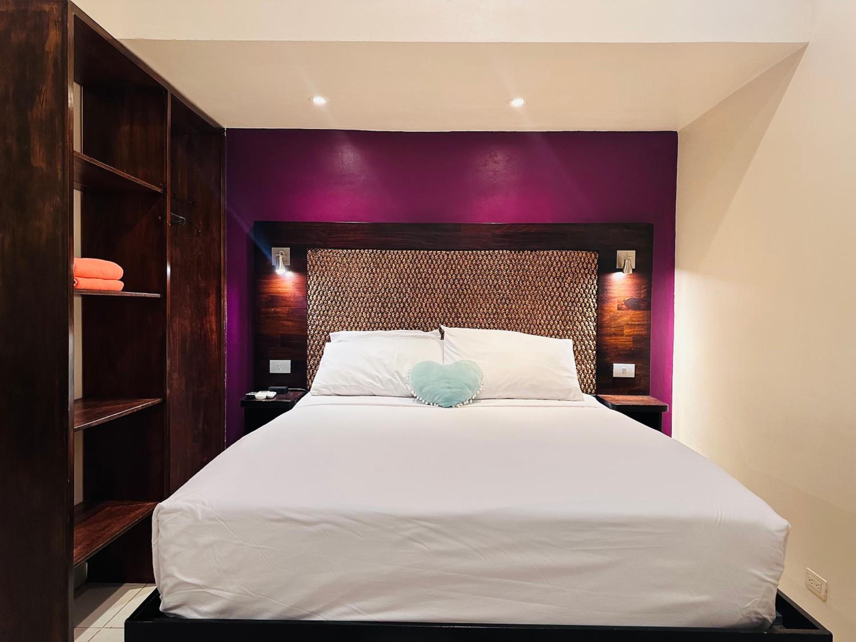 Queen Suite with Pool View