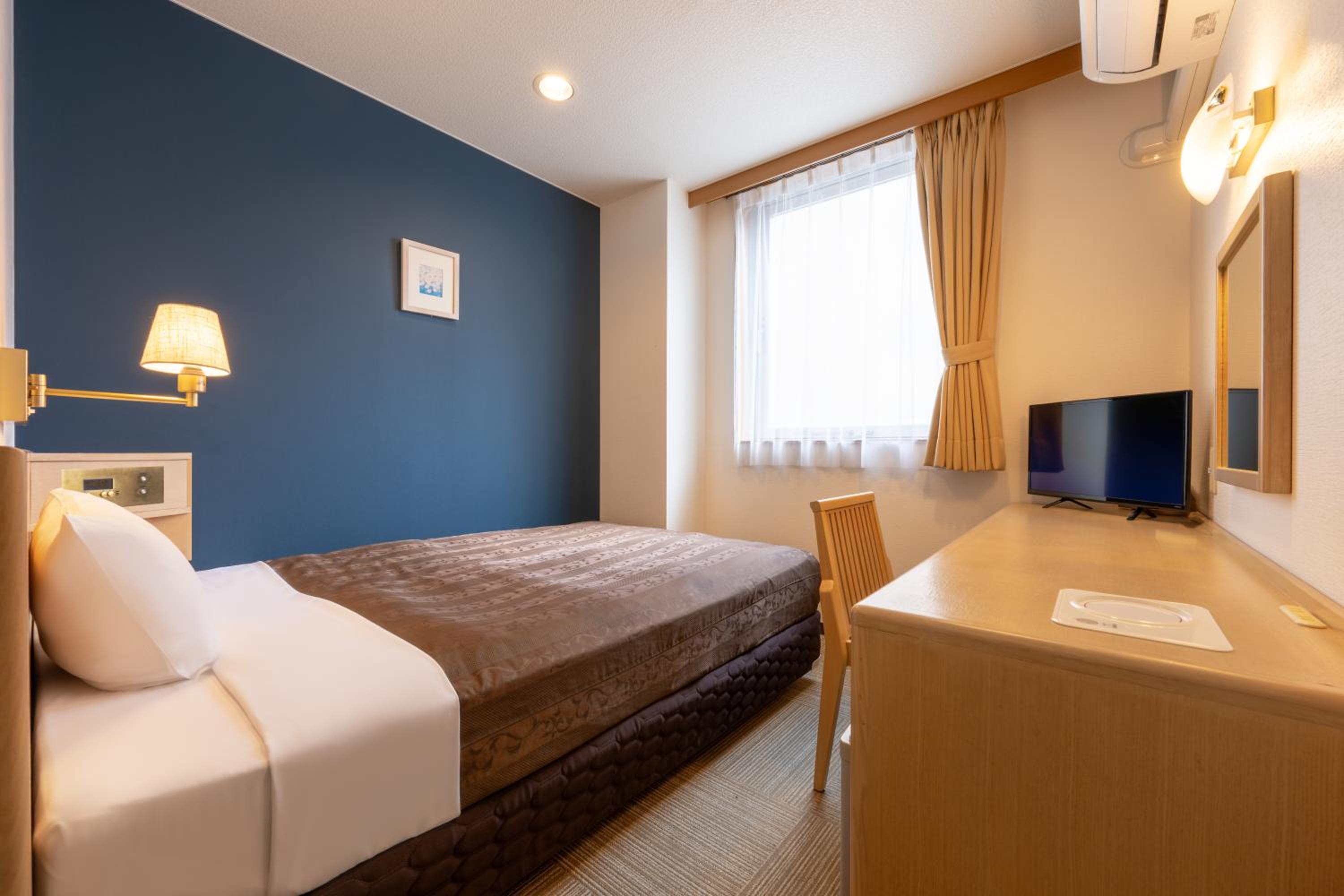 Room with Small Double Bed and Private Bathroom - Non-Smoking - Photo 1