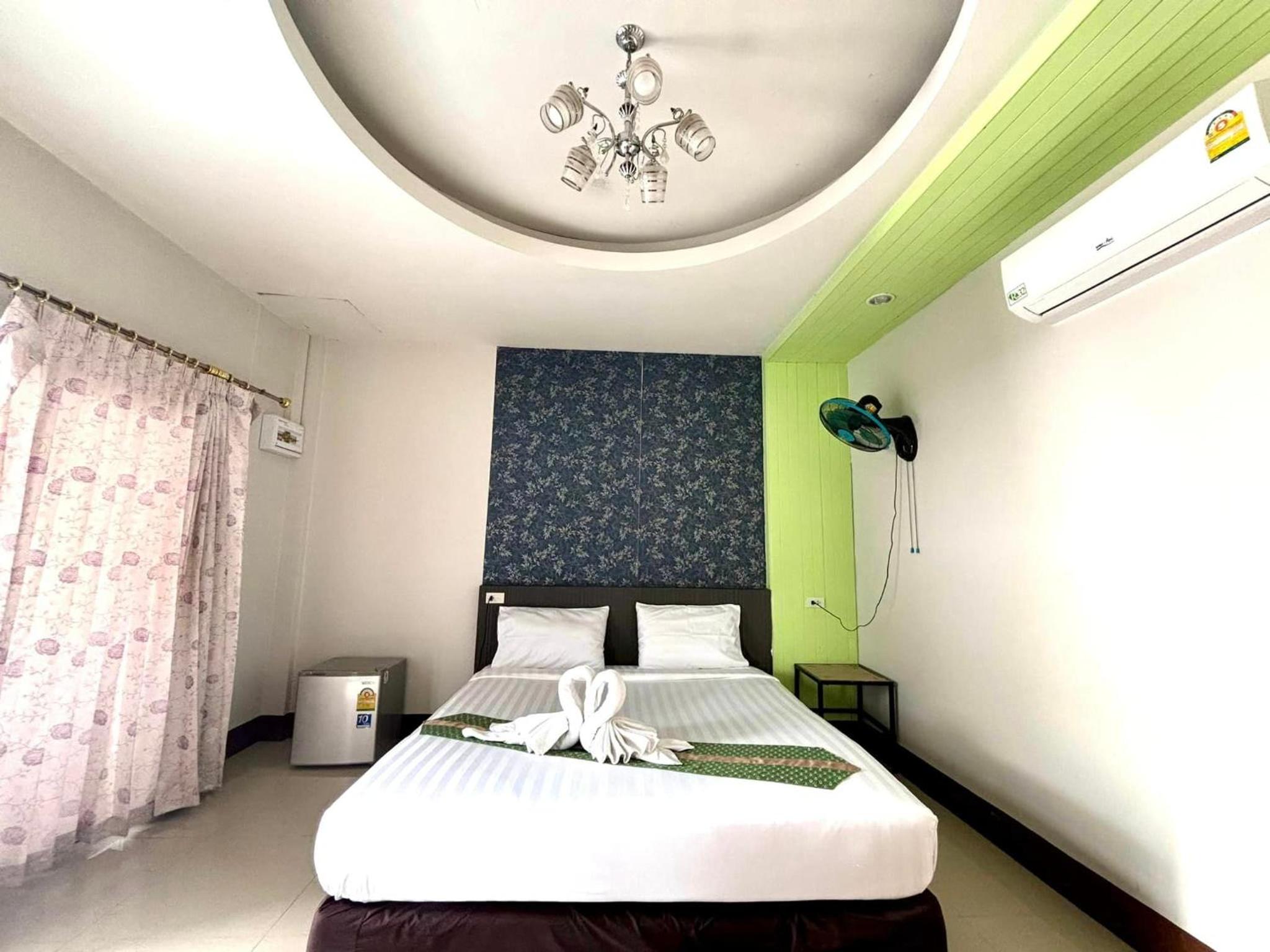 Queen Room with Pool View