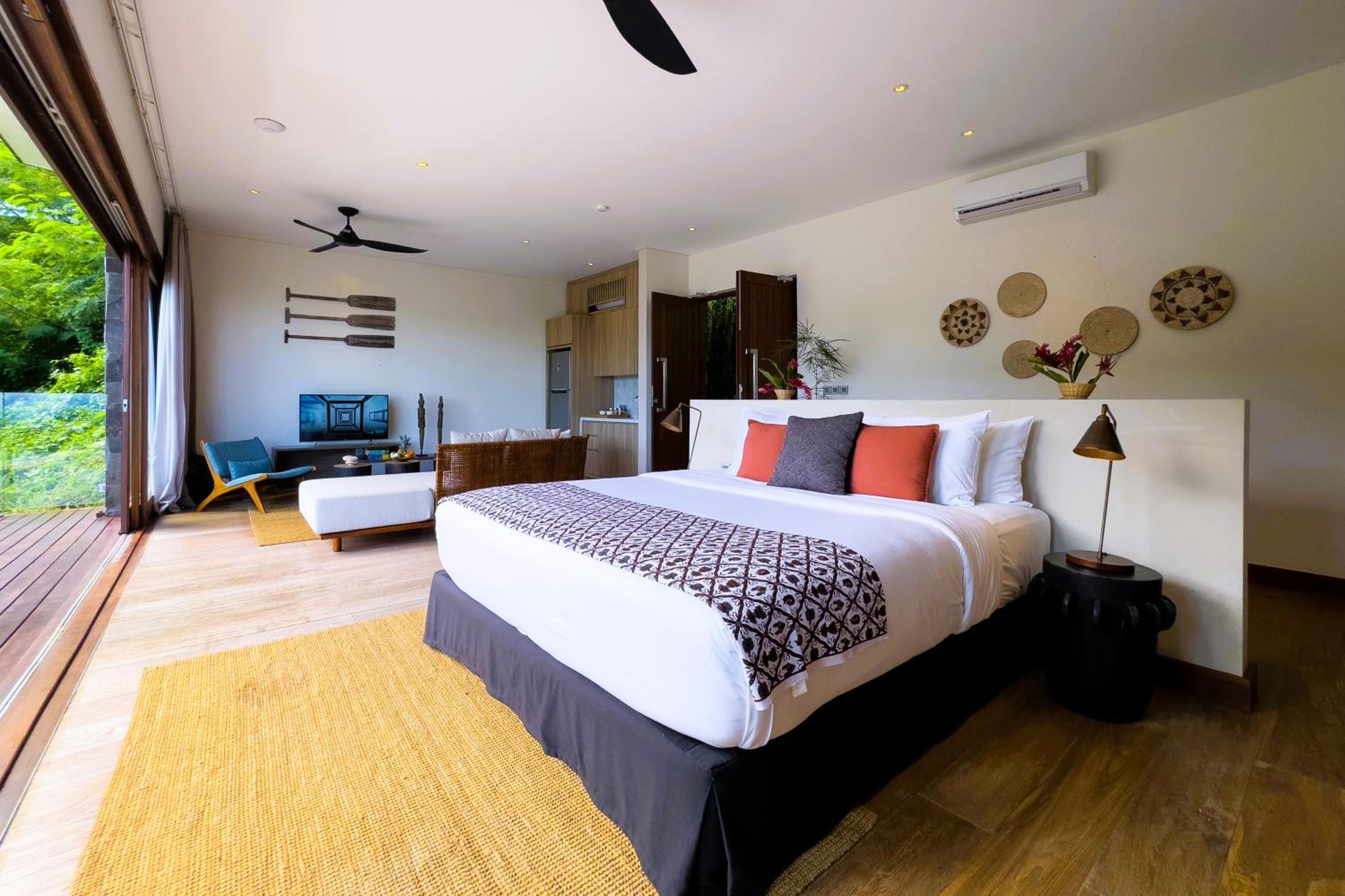 Studio Deluxe with Ocean View photo 1