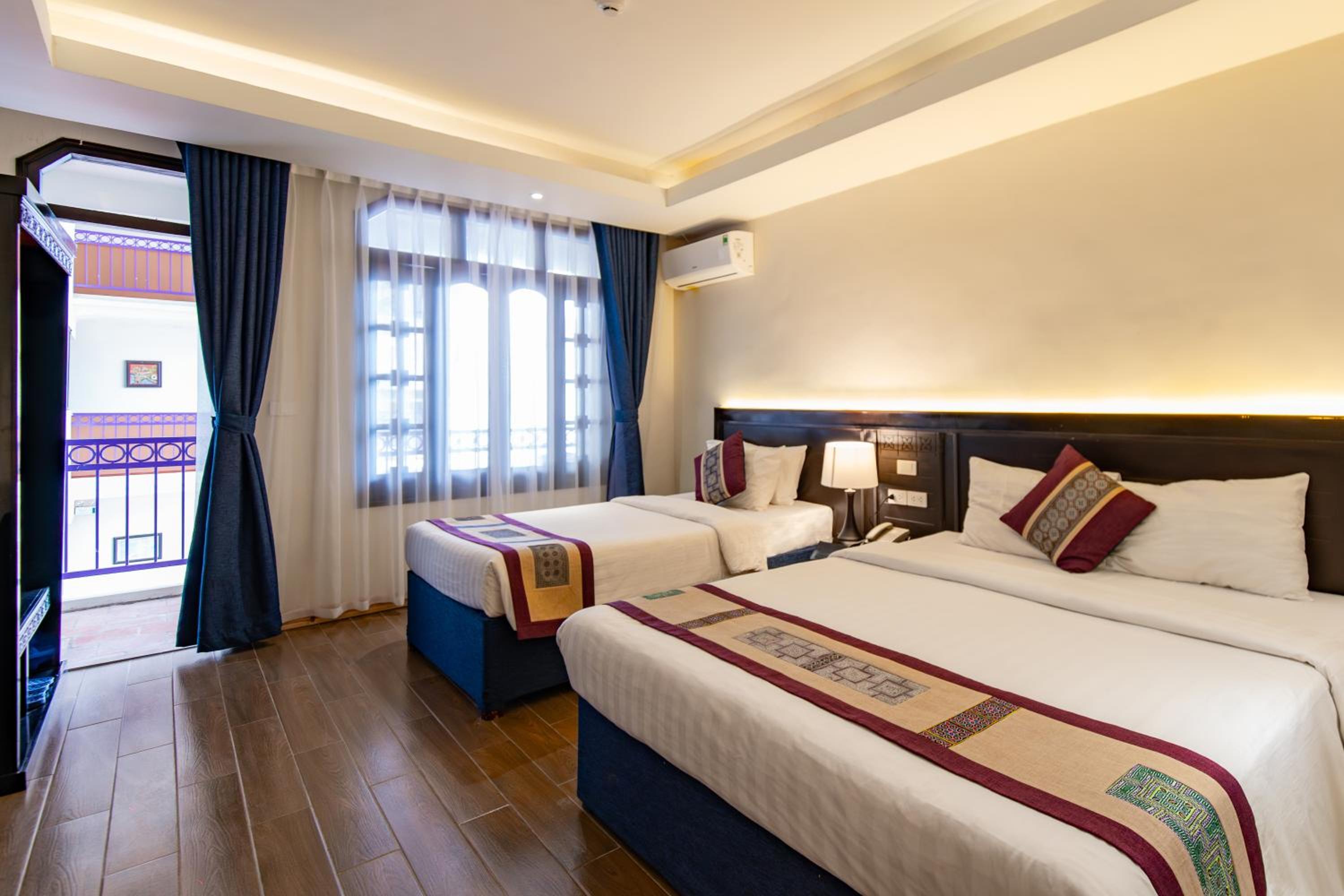 Superior Twin Room with City View photo 2