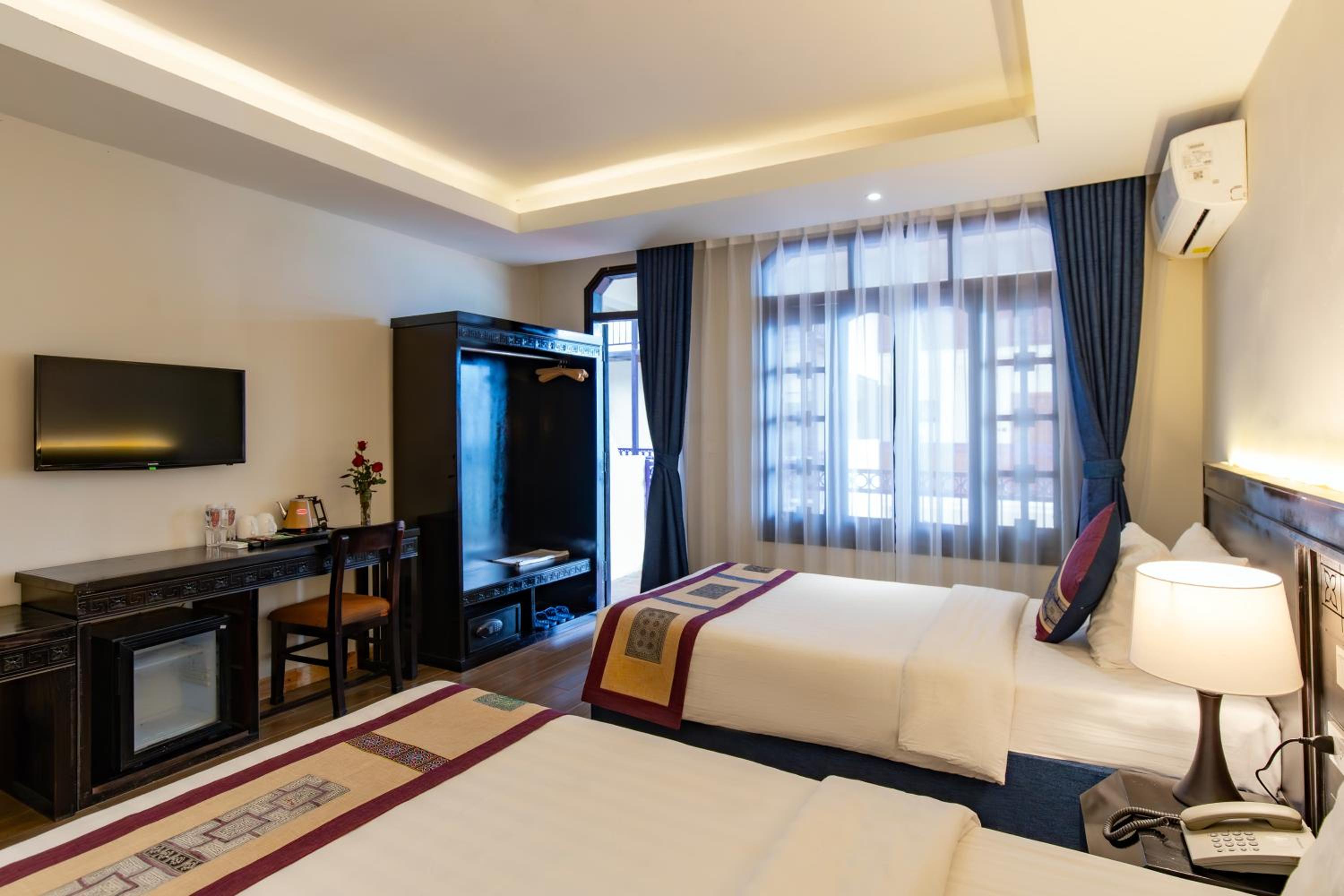 Superior Twin Room with City View photo 1