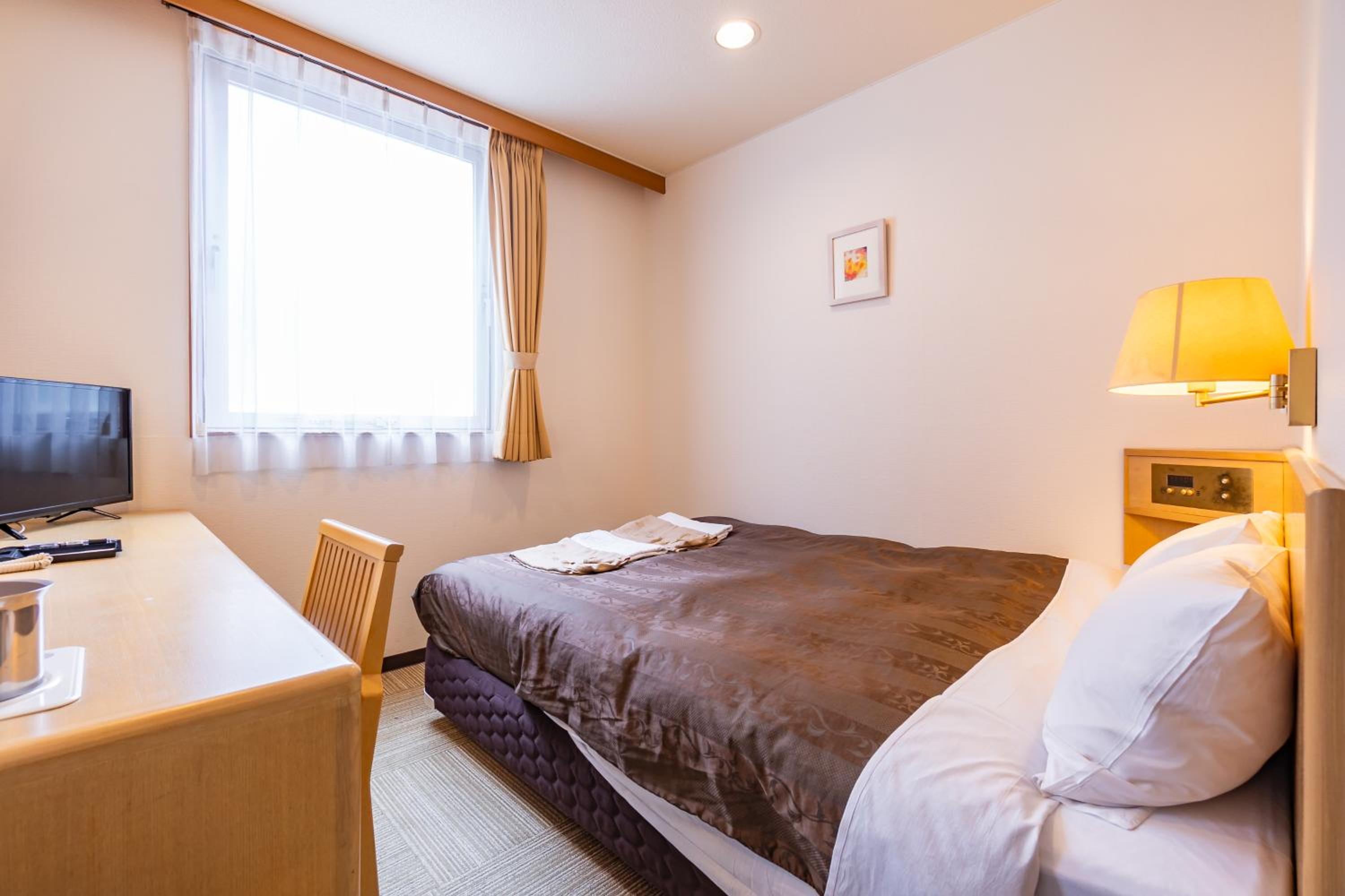 Room with Small Double Bed and Private Bathroom - Non-Smoking - Photo 2