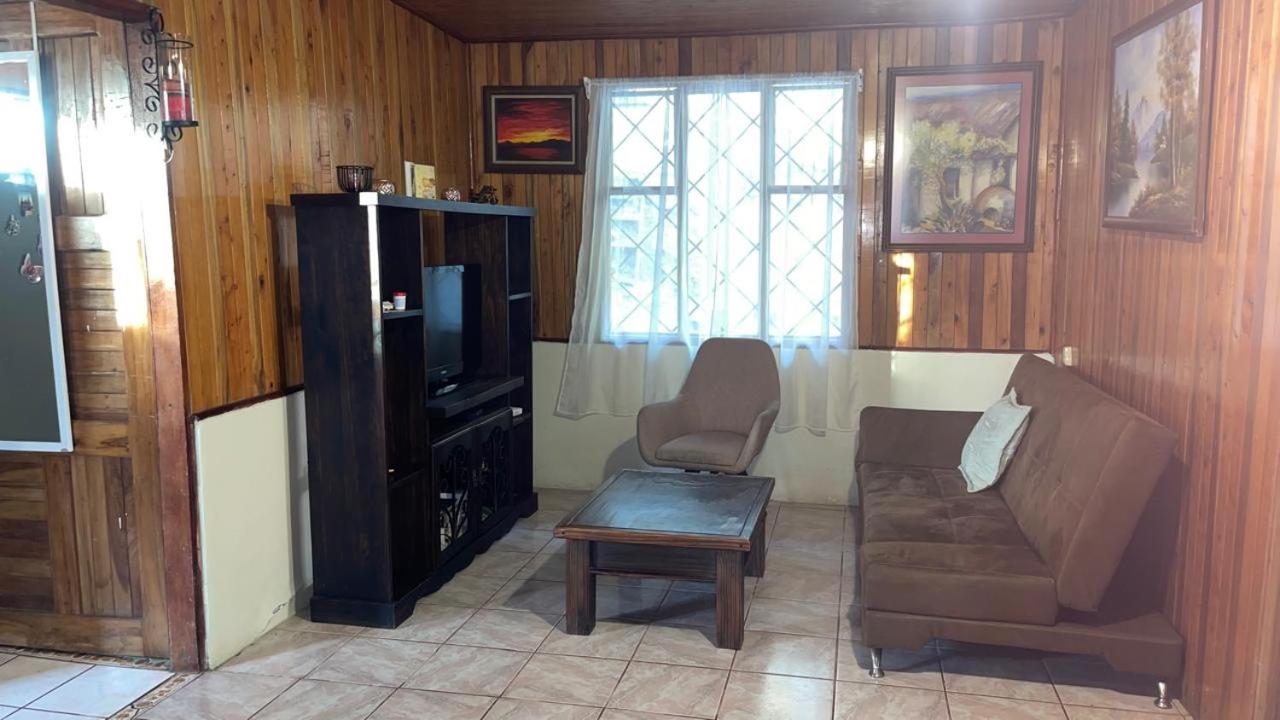 One-Bedroom House photo 1