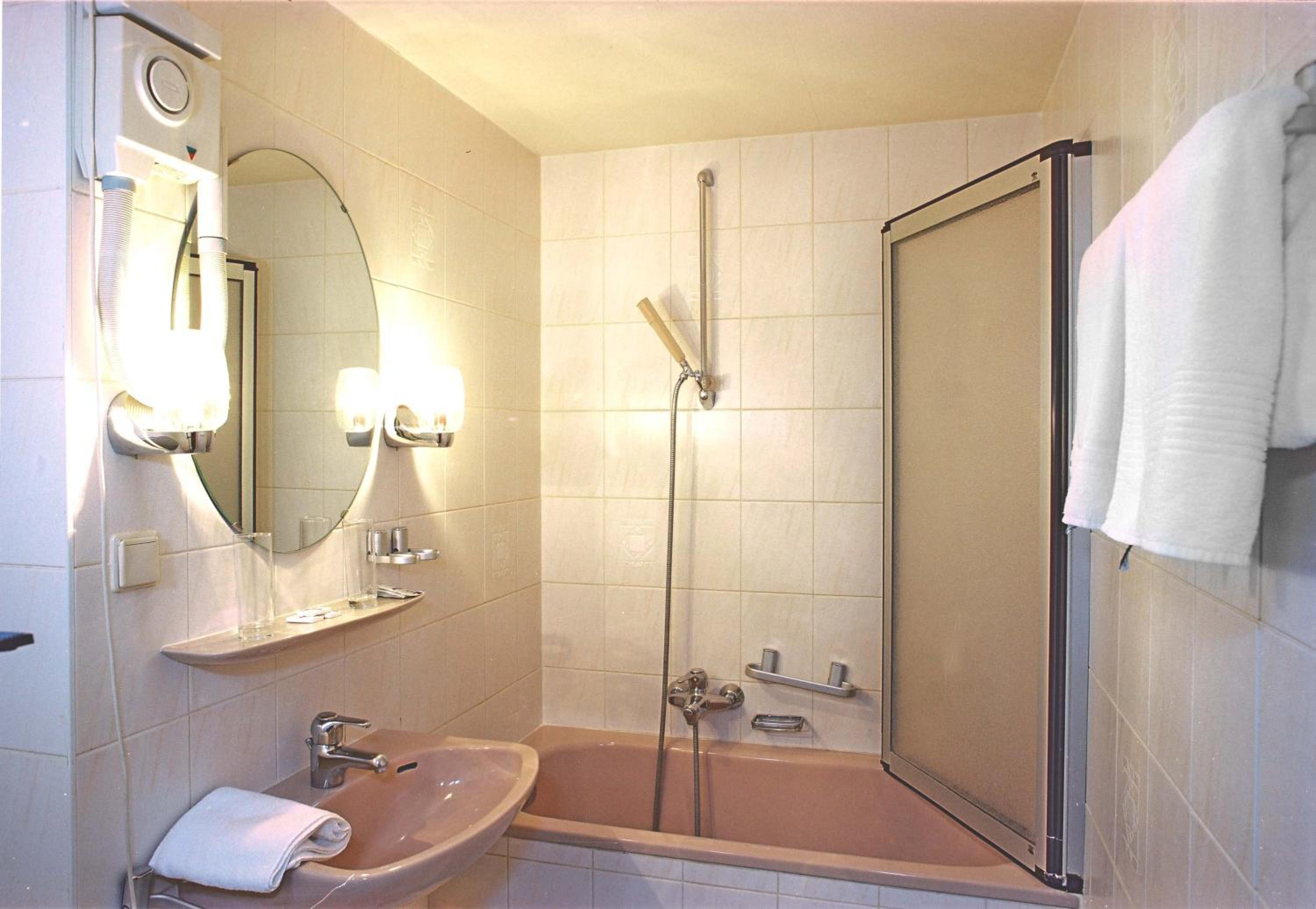 Twin Room - Photo 2