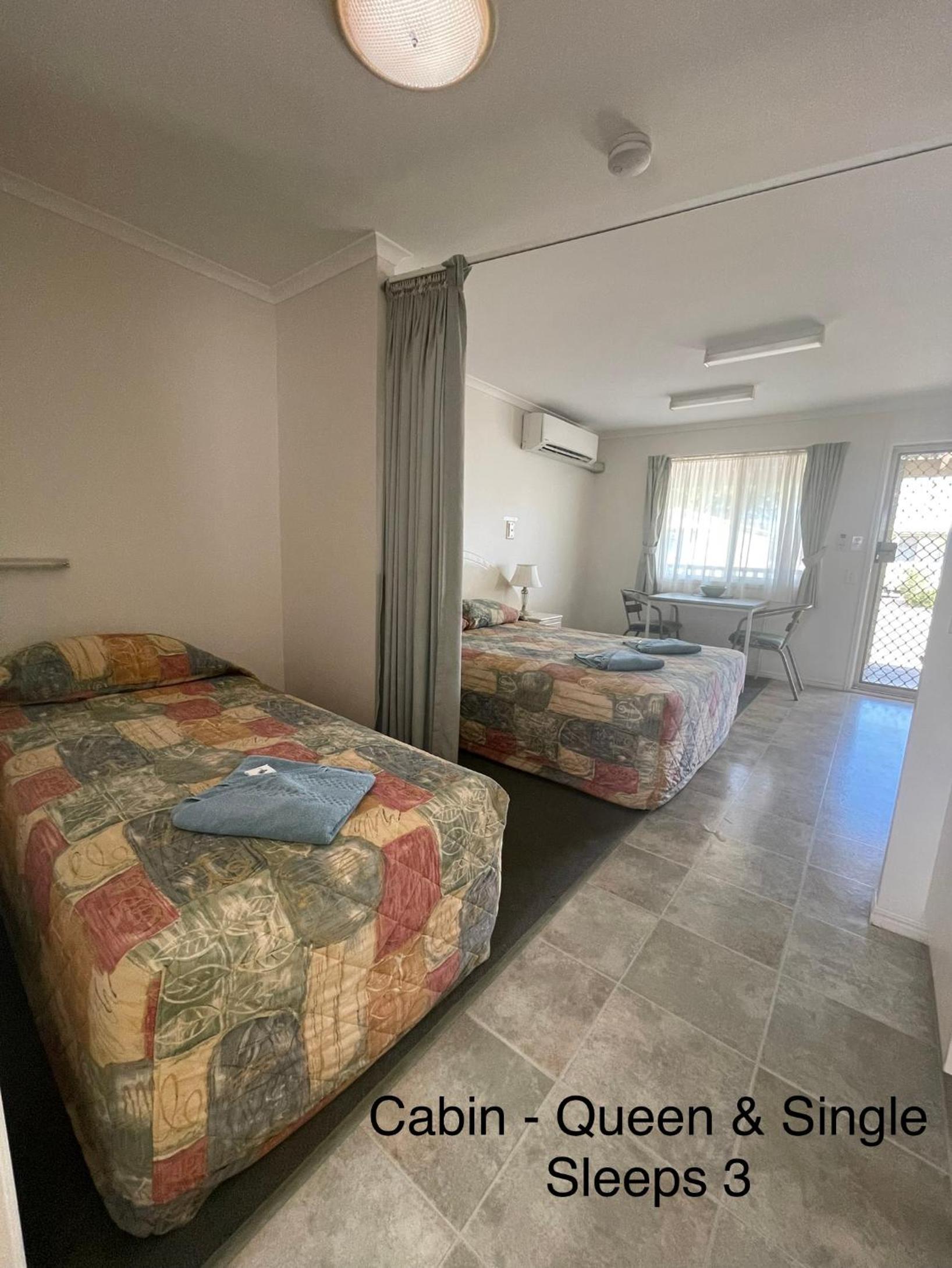 Large Twin Room photo 1