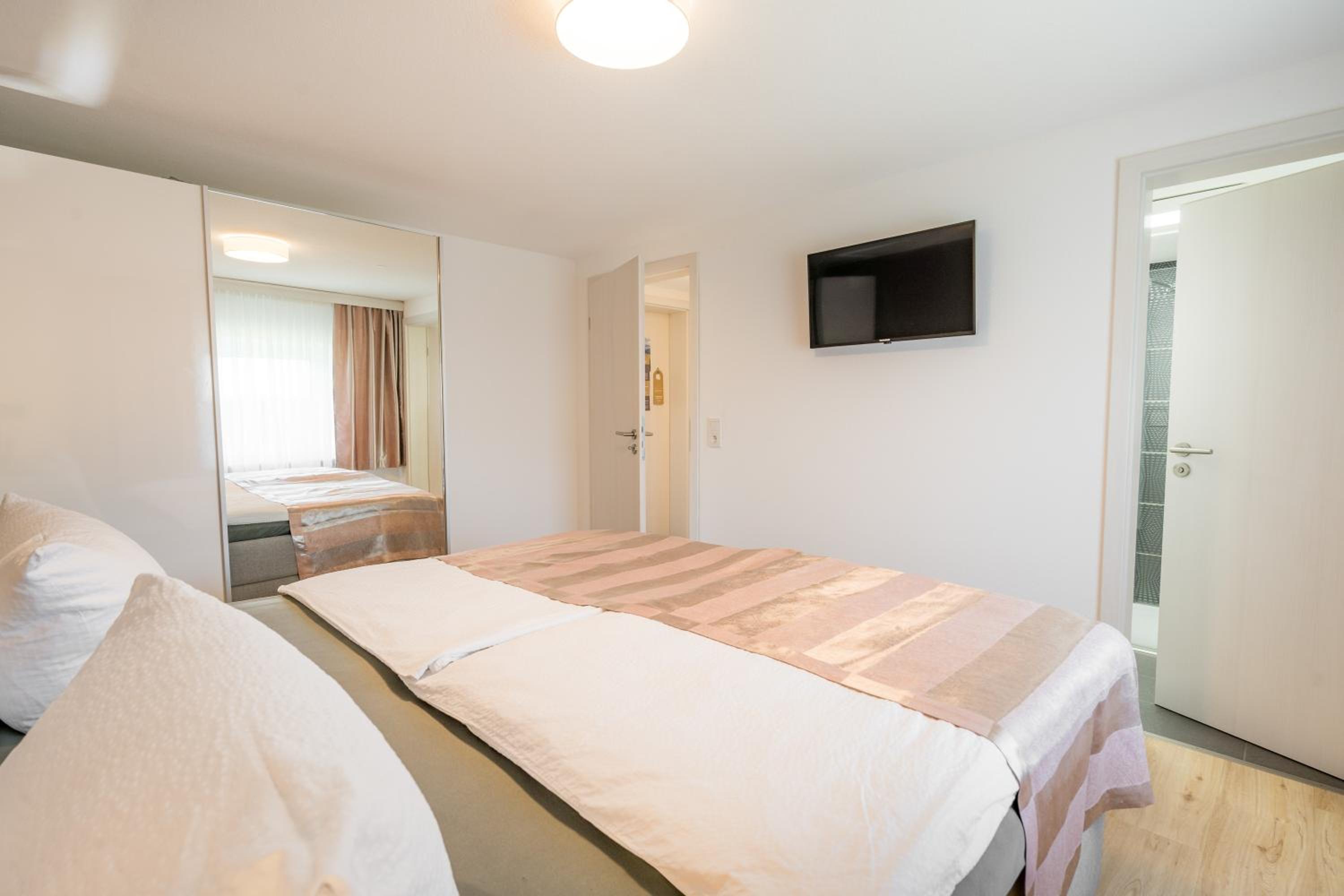 763-9 Familienzimmer Komfort - Photo 3