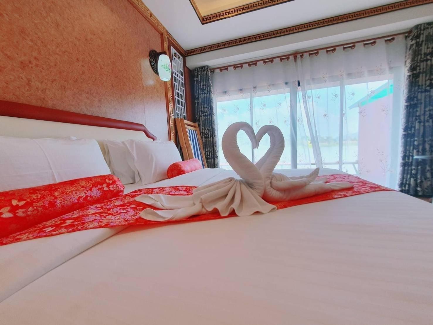 Deluxe King Room - Photo 41