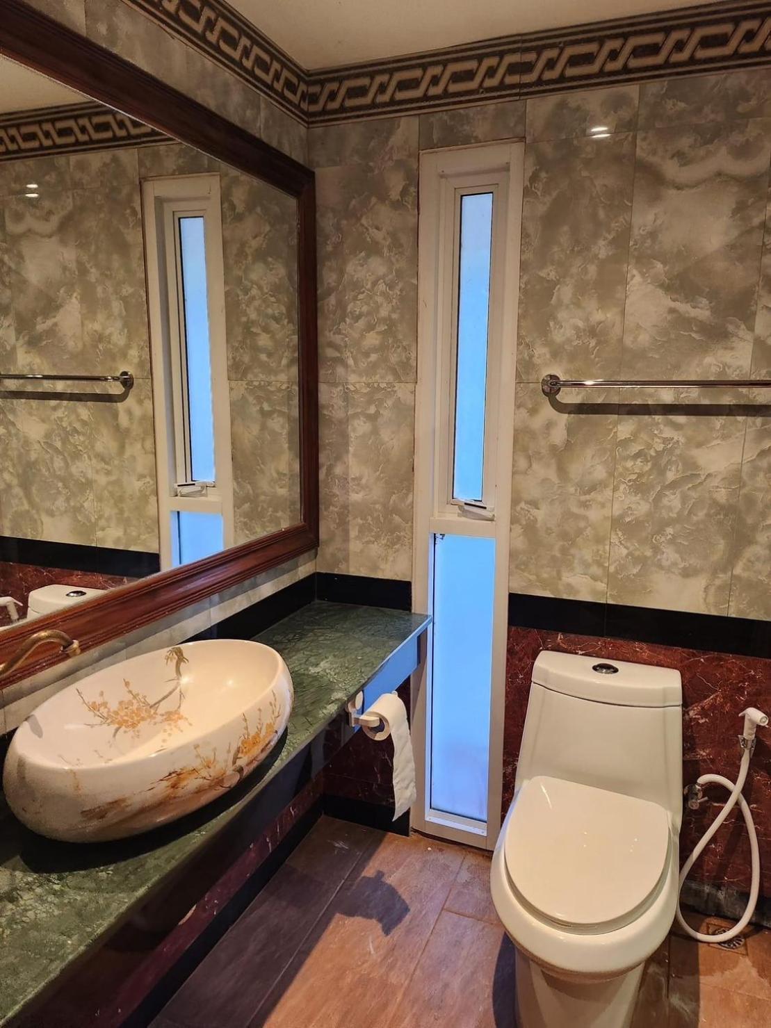 Deluxe King Room - Photo 22