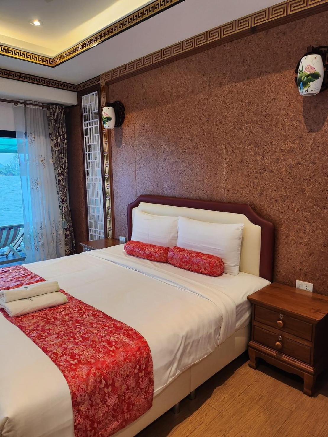 Deluxe King Room - Photo 36