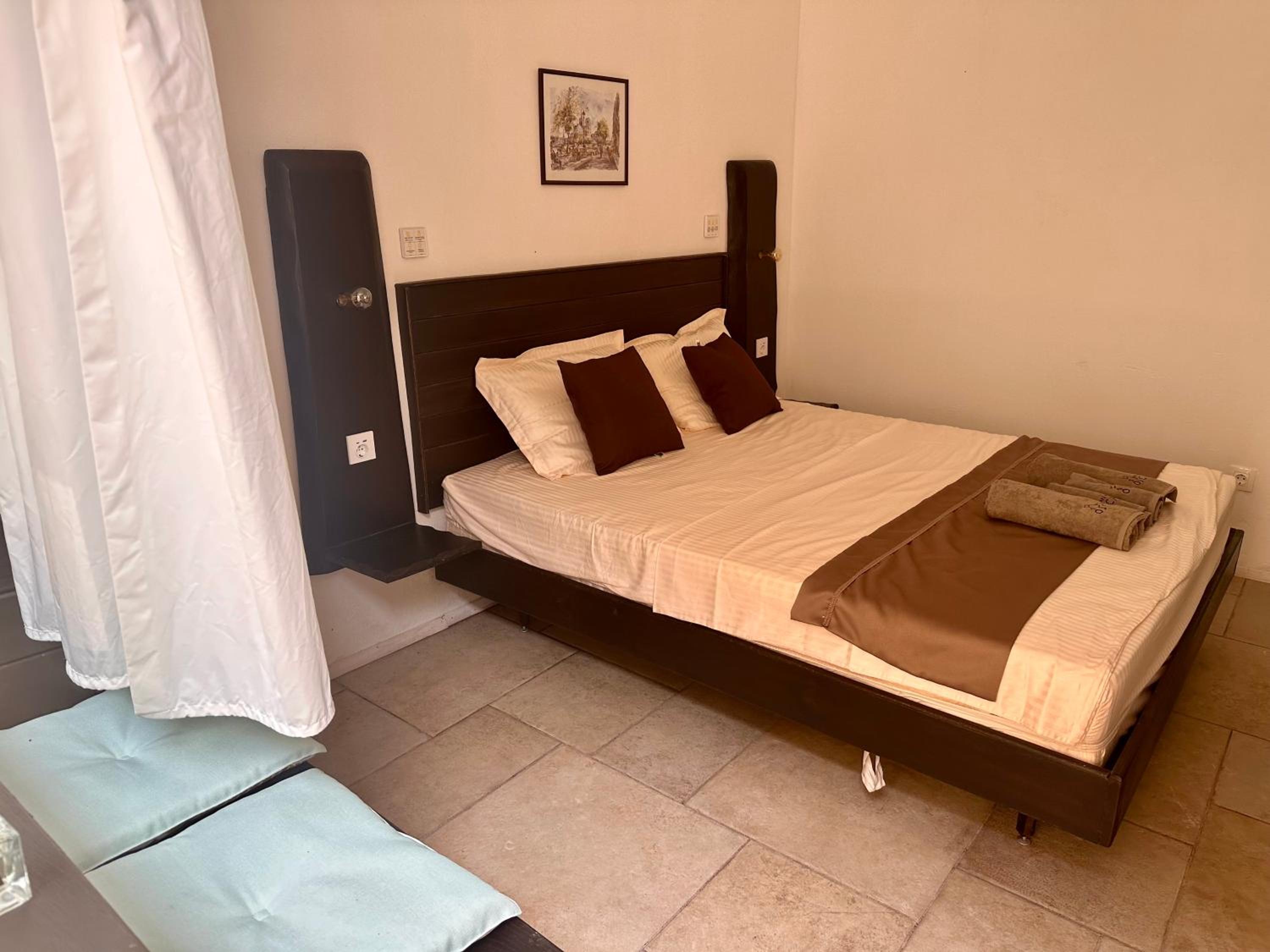 Deluxe Double Room with Bath
