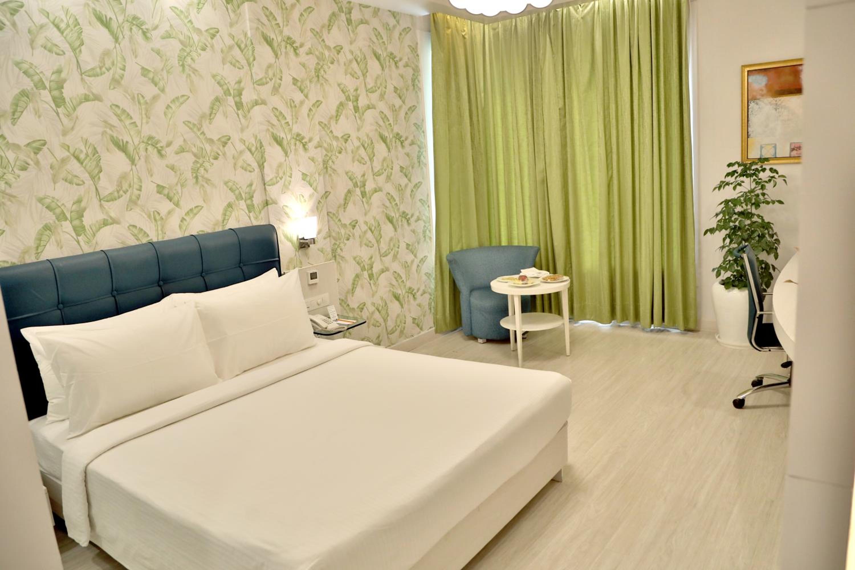 Deluxe Room - King Size Bed
 - Photo 5