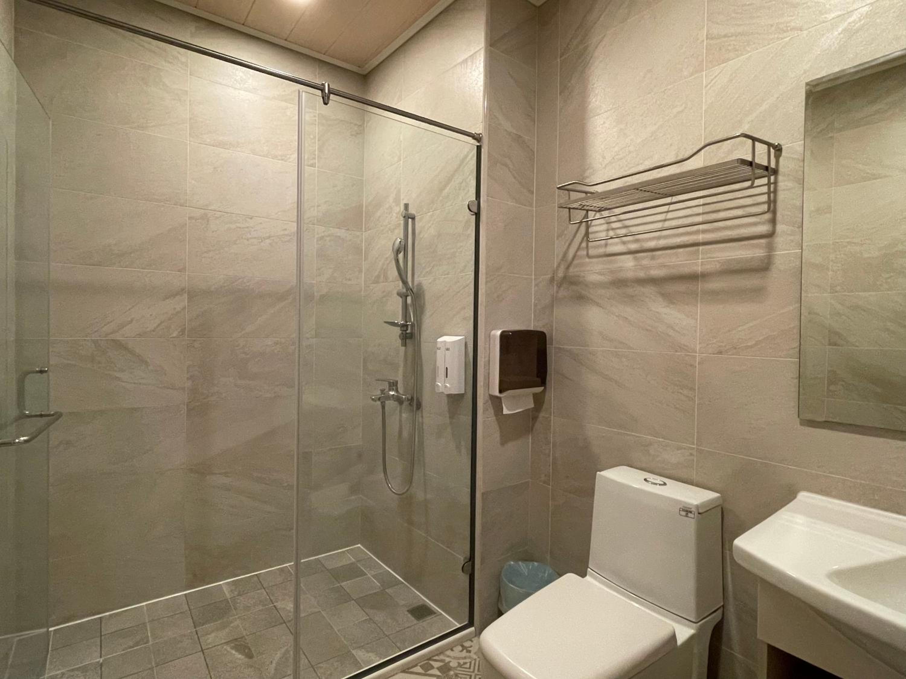 Deluxe Double Room with Balcony - Photo 5