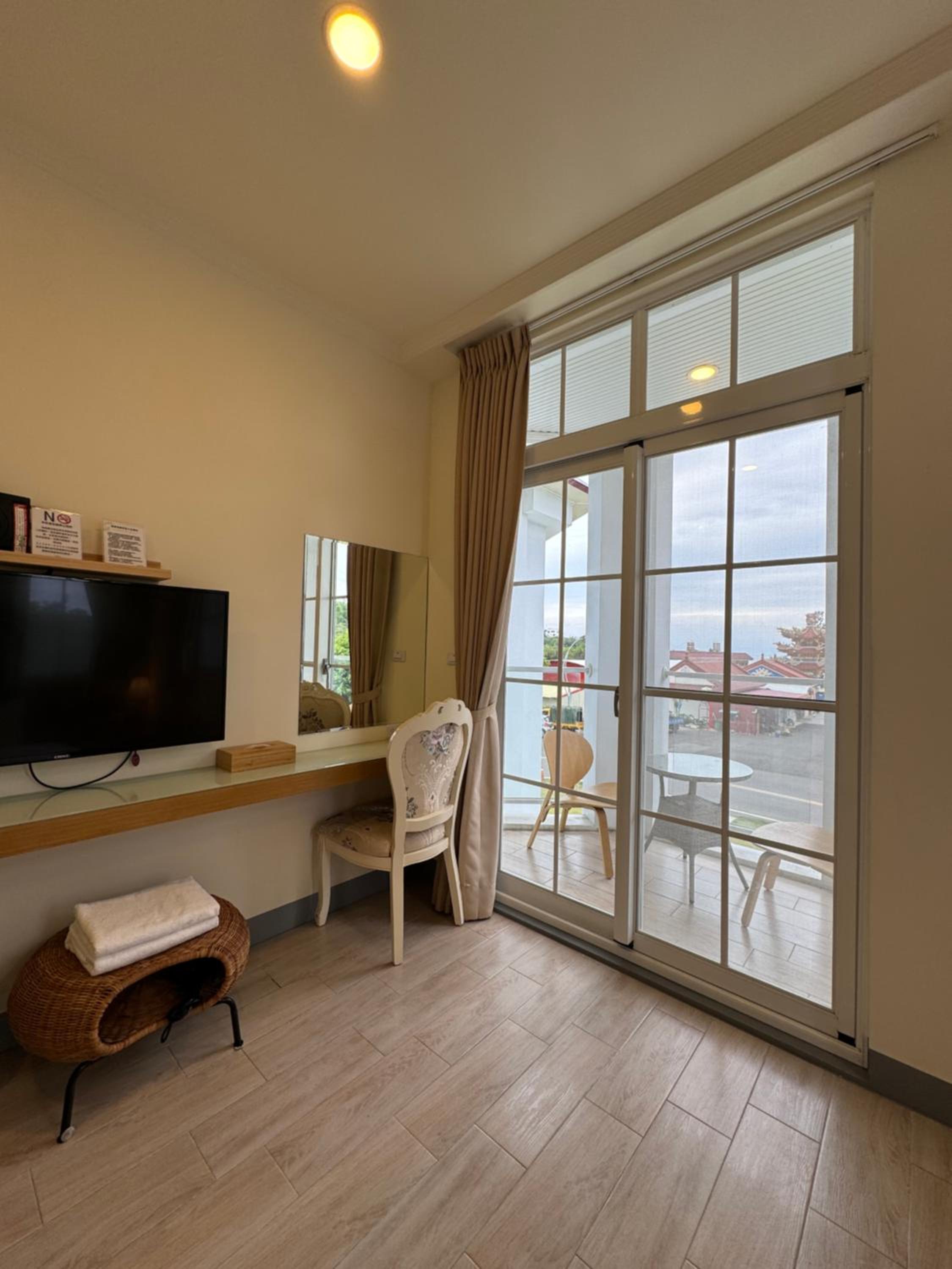 Deluxe Double Room with Balcony - Photo 2