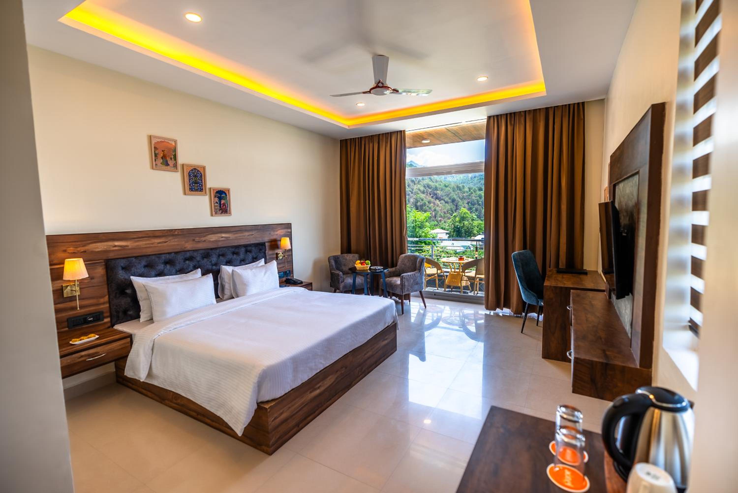 Deluxe Room - Photo 1
