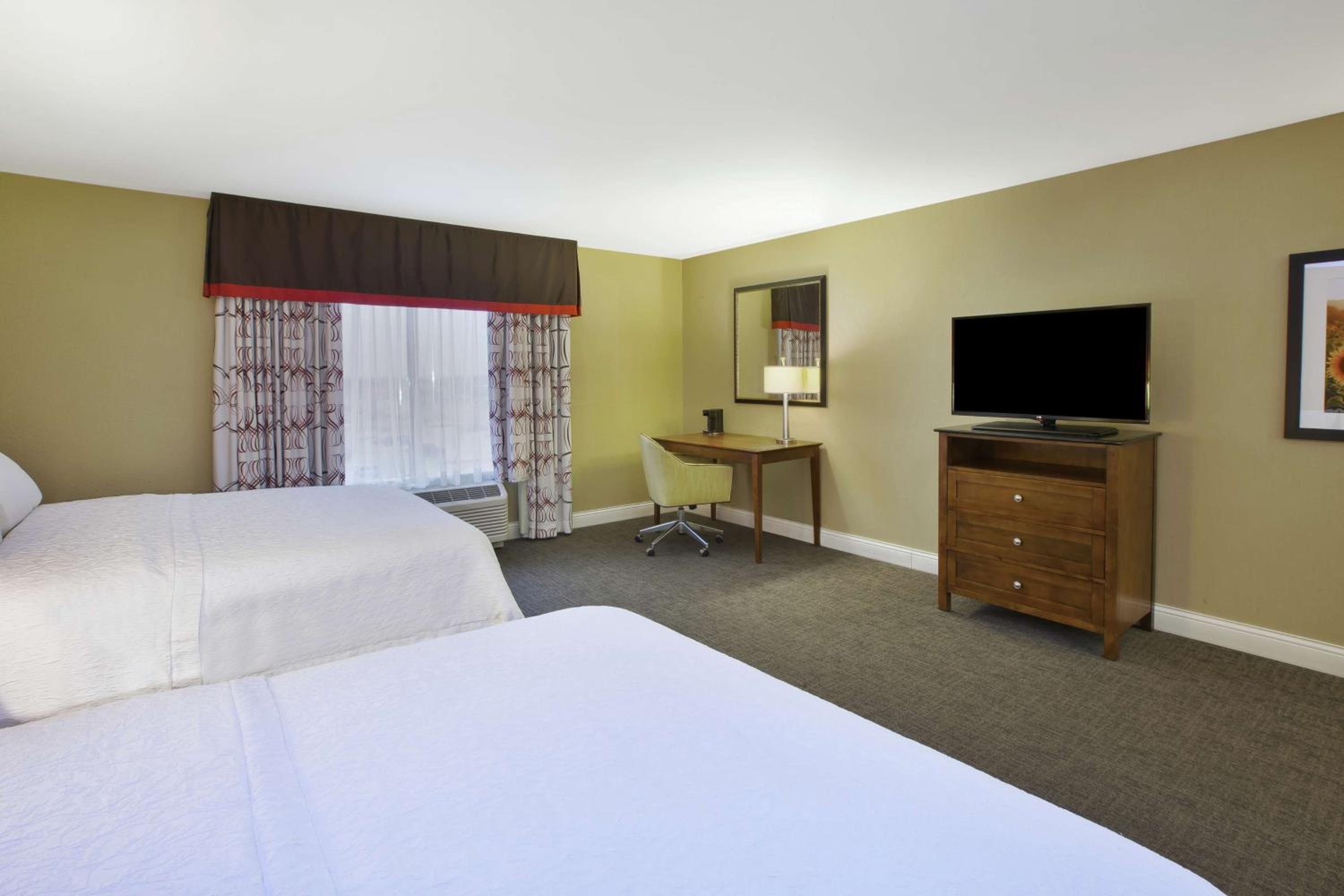 Queen Room with Two Queen Beds - Mobility and Hearing Access/Non-Smoking - Photo 4