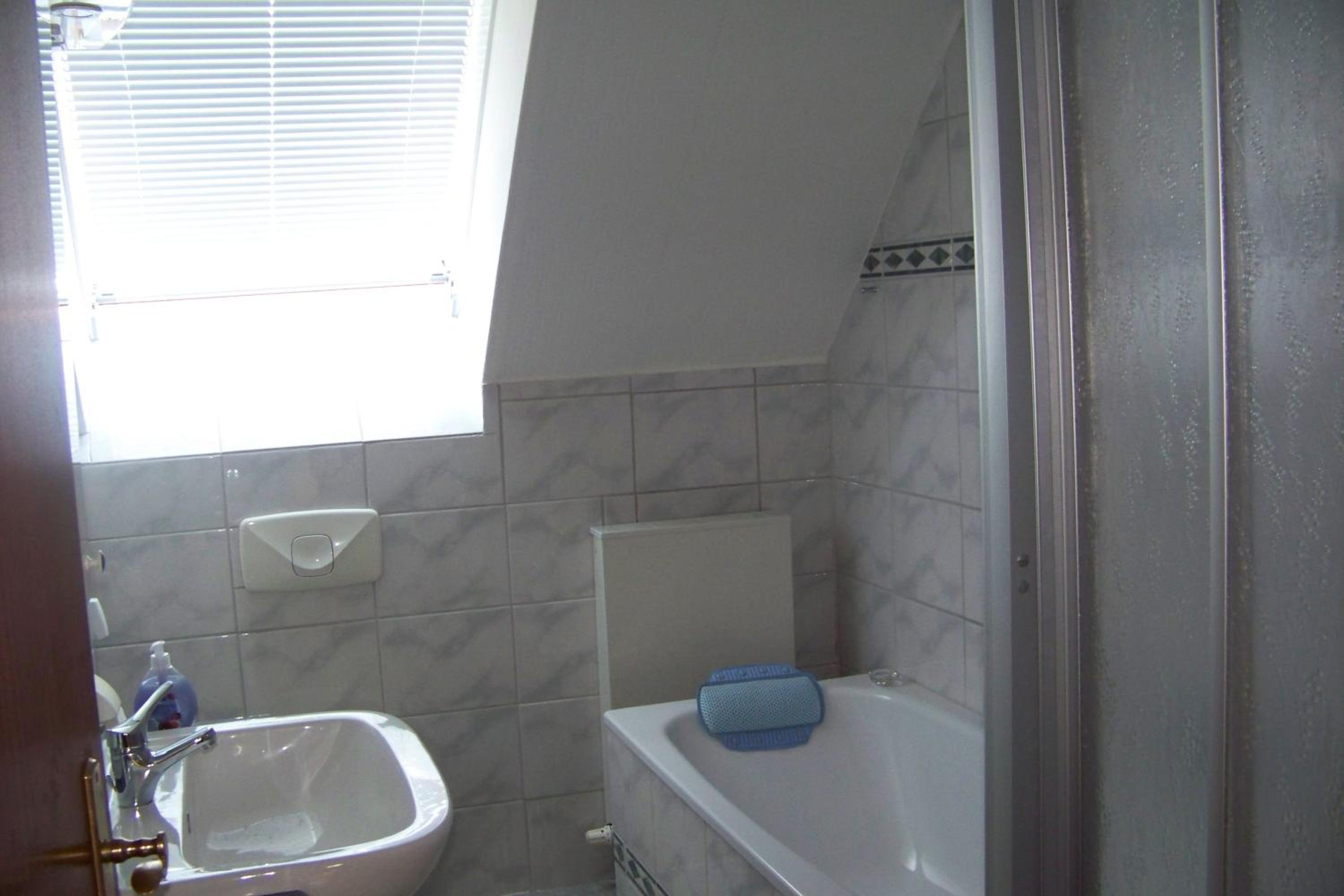 Apartment With Shower photo 3