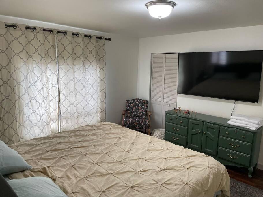 Three-Bedroom House photo 2