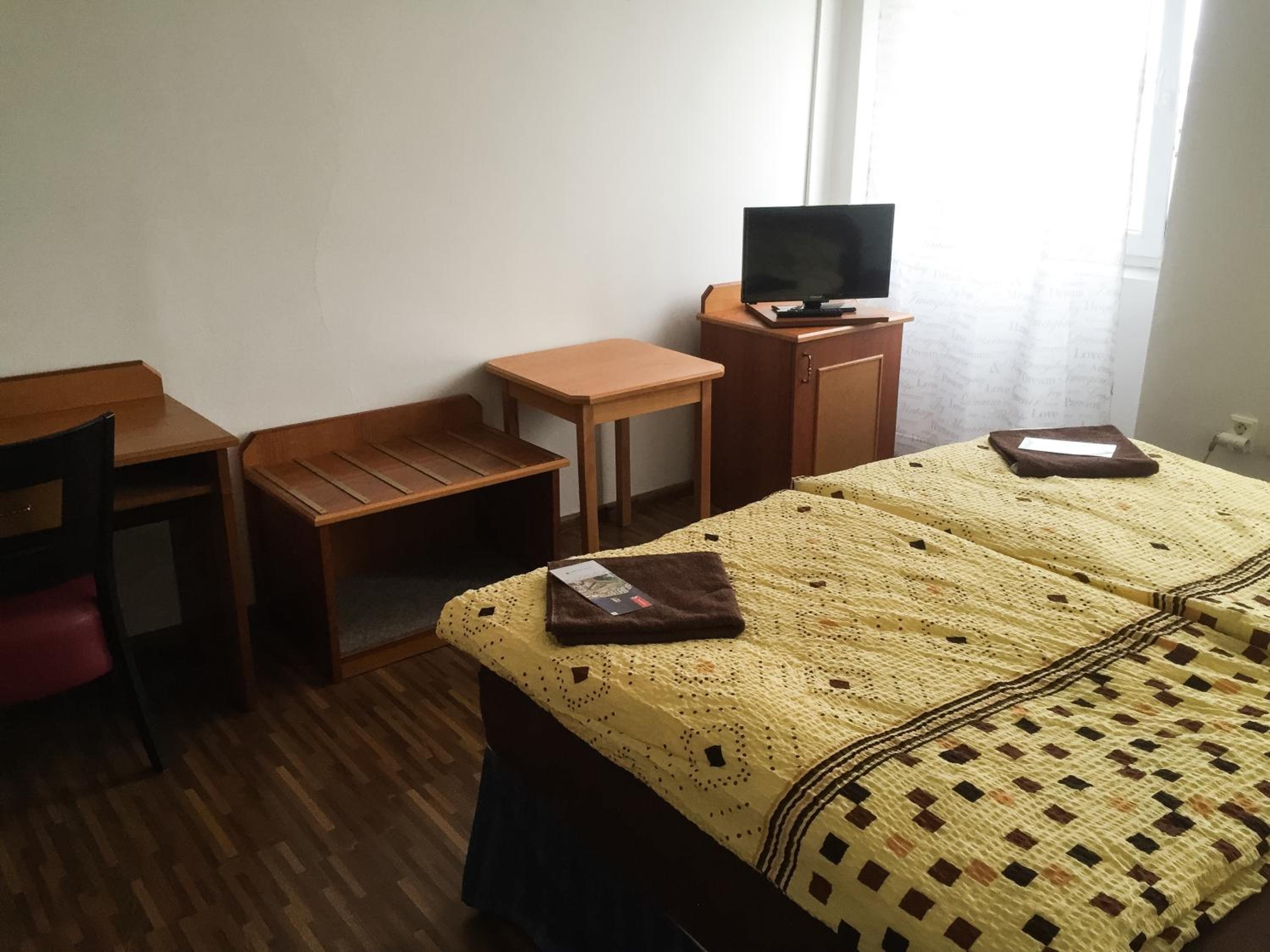Double Room with Shared Bathroom photo 2