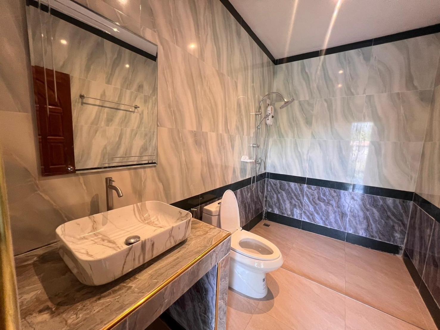 Standard Double Room - Photo 8