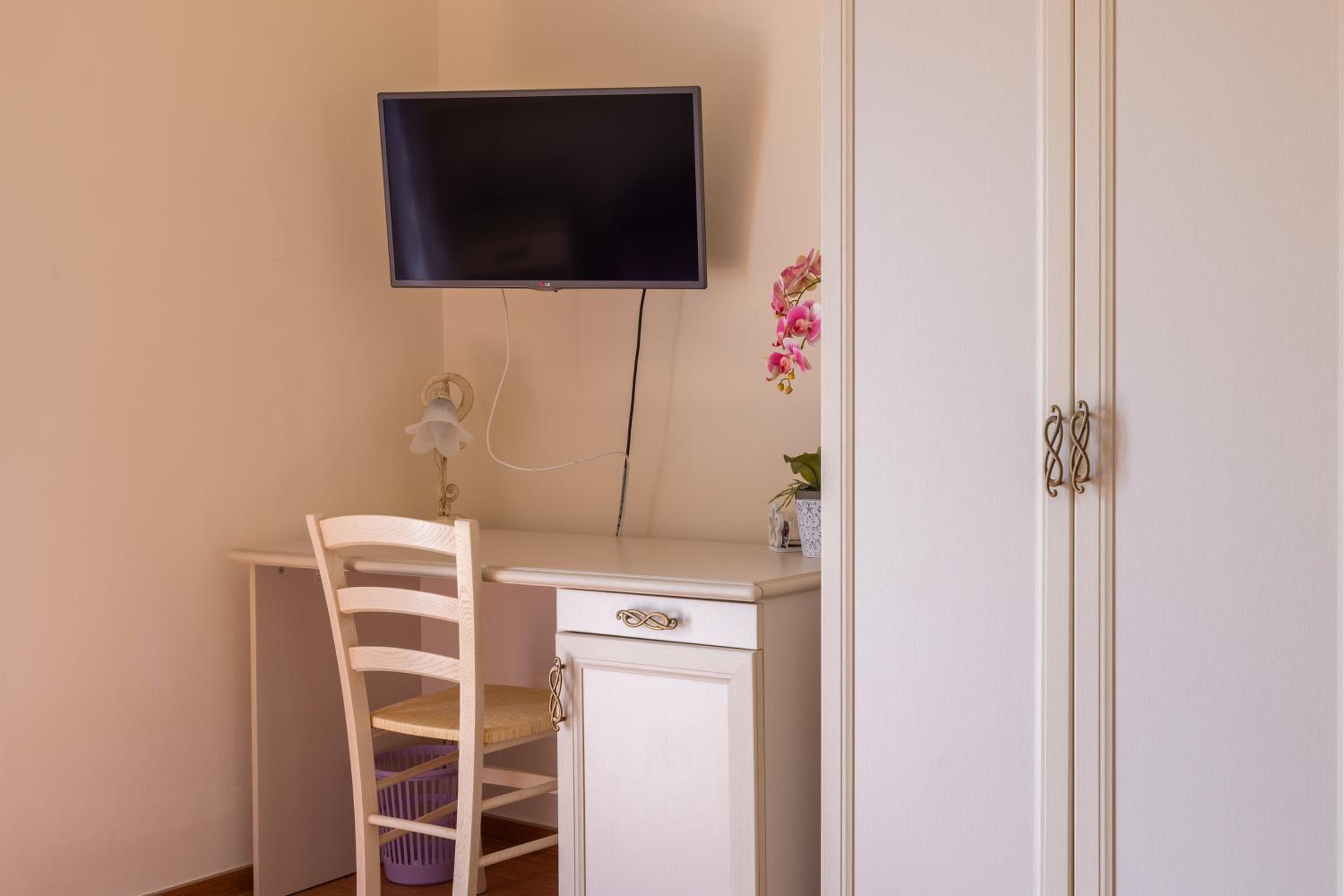 Standard Double or Twin Room with Garden View photo 2