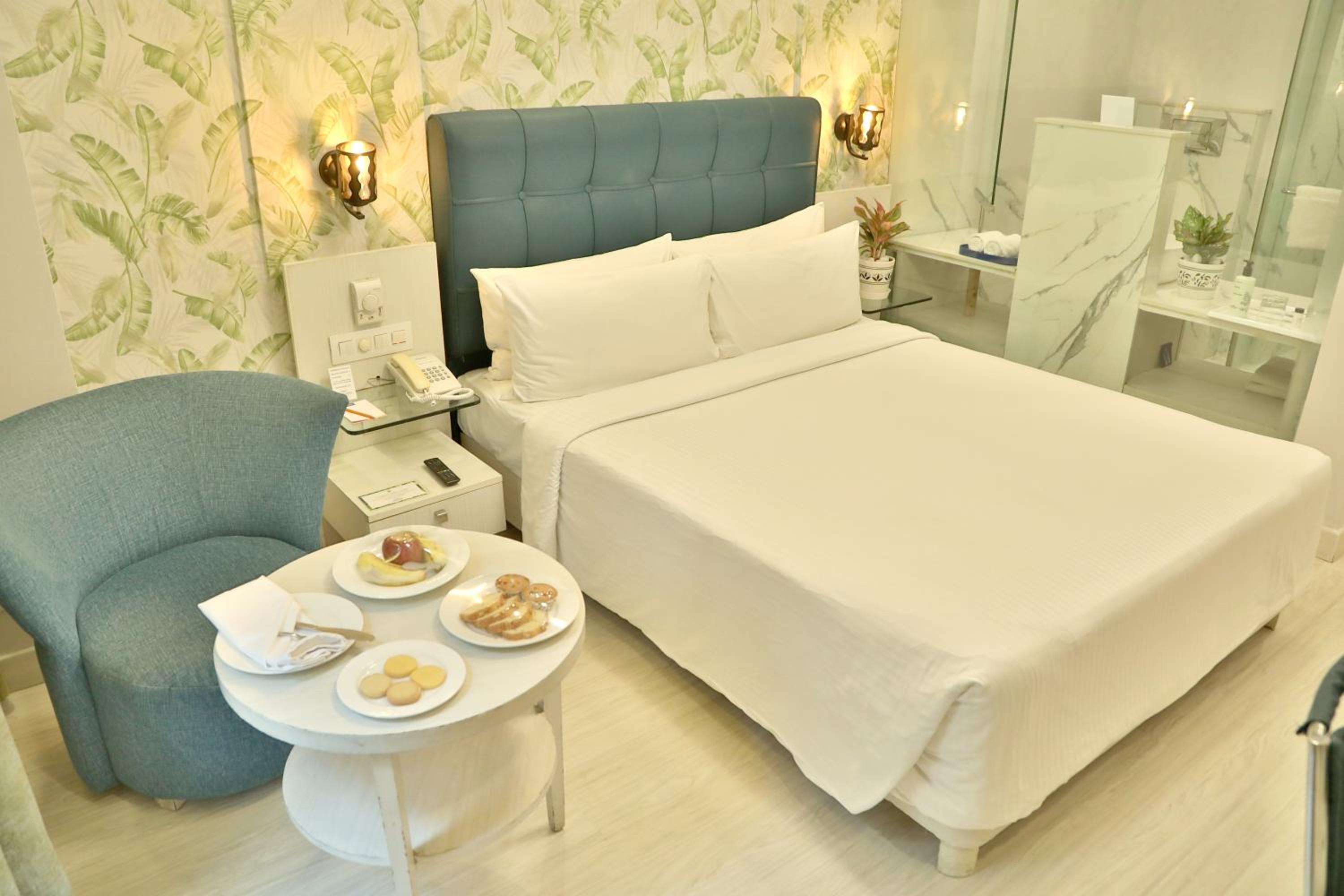 Deluxe Room - King Size Bed
 - Photo 3