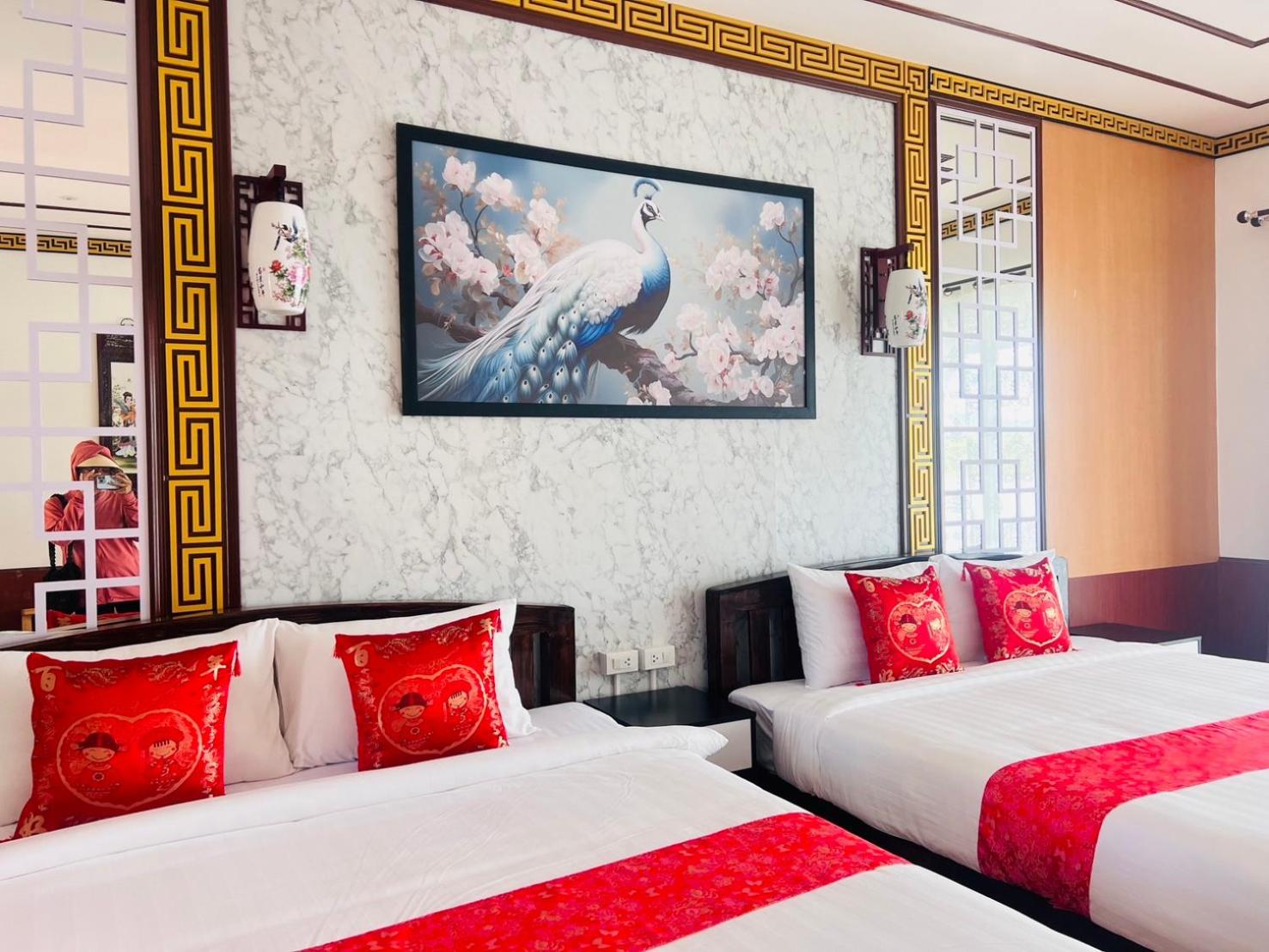 King Room with Balcony - Photo 11