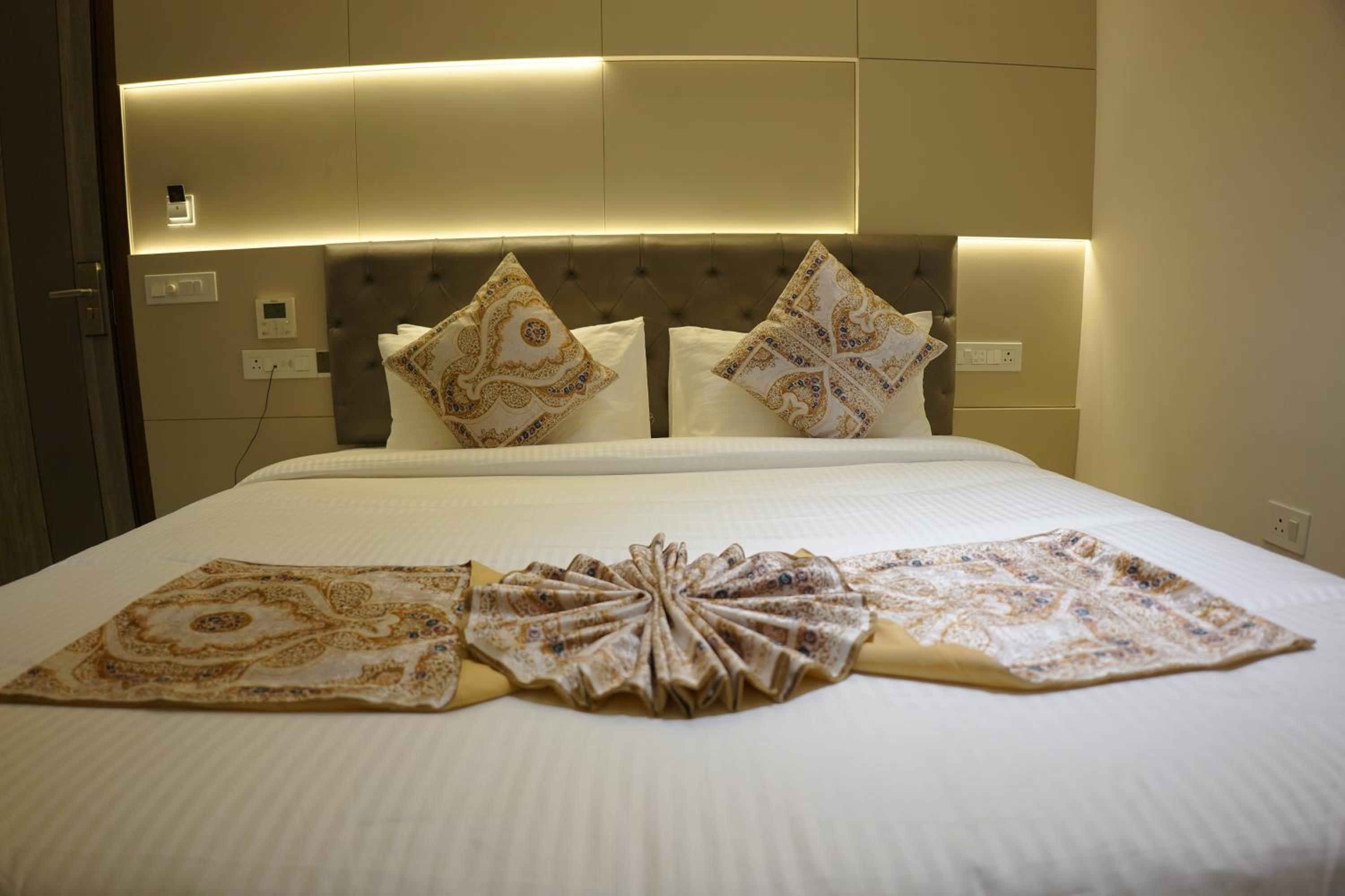 Deluxe Room - Photo 4