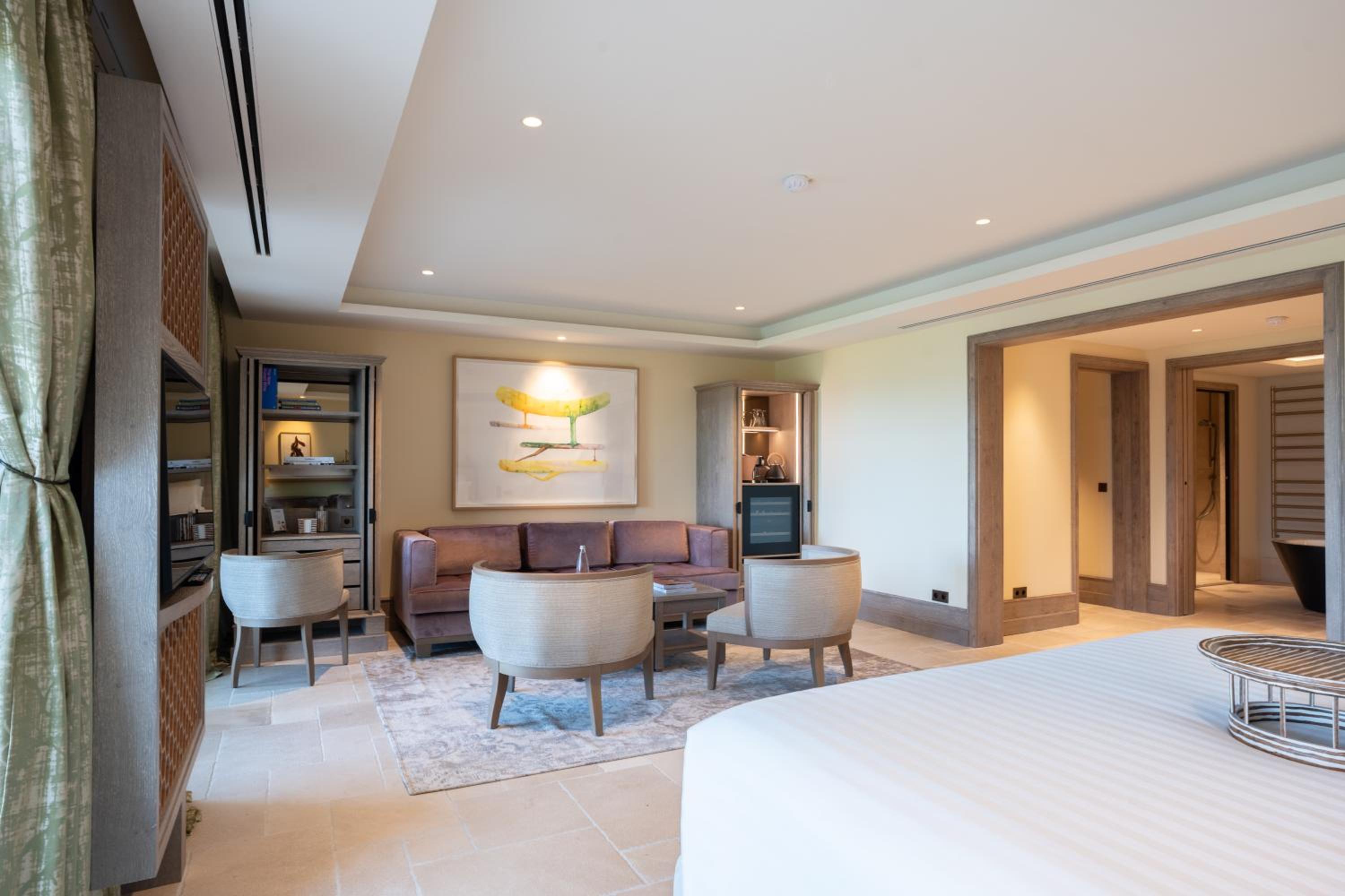 Suite with Hot Tub