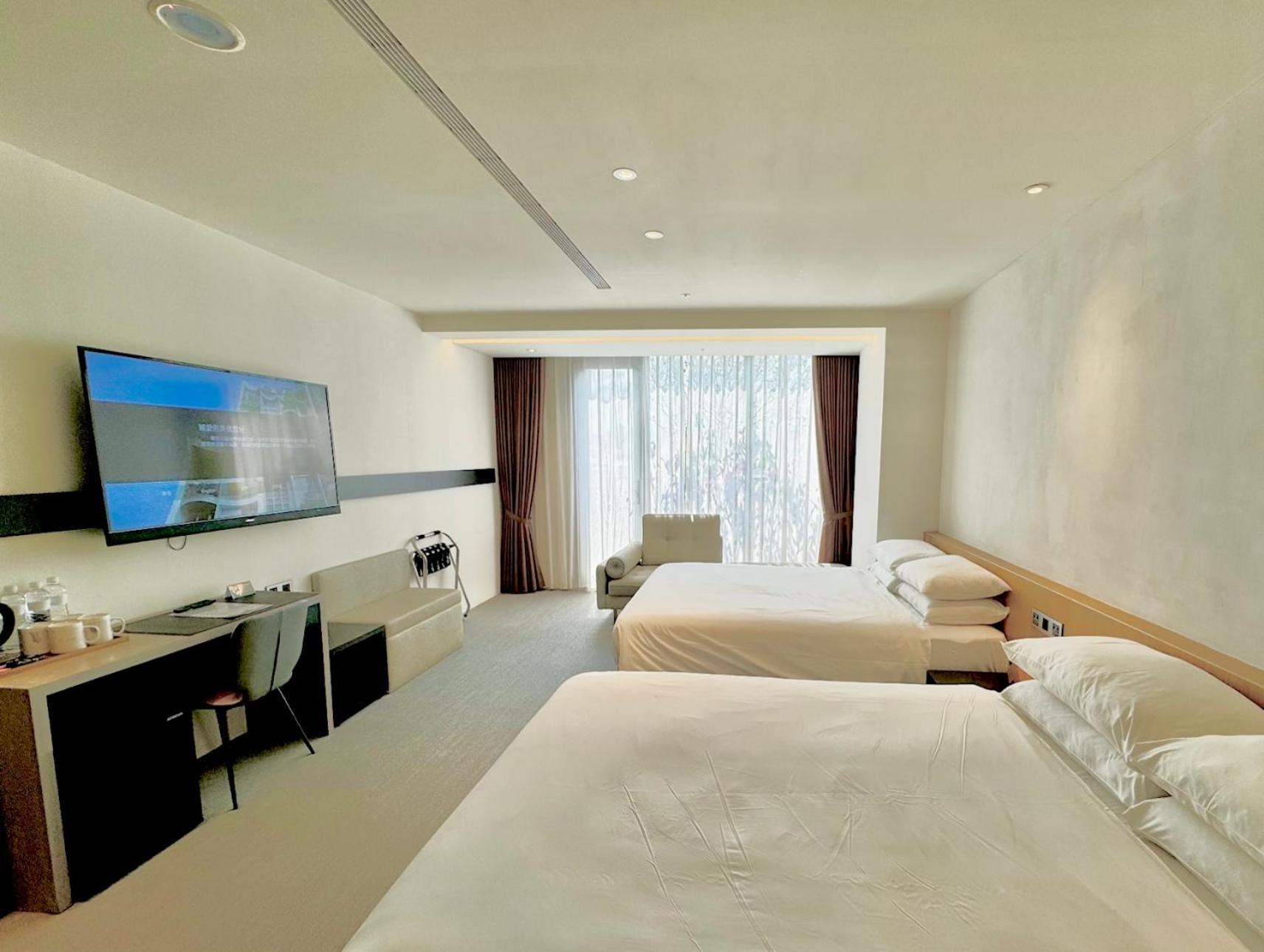 Deluxe Family Room - Photo 3