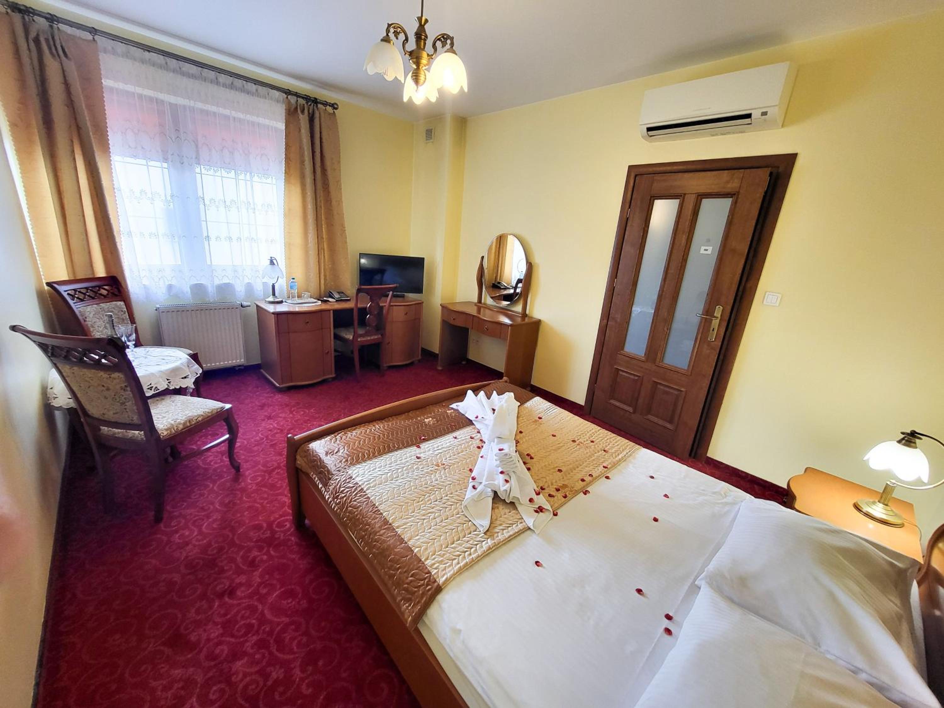 Double Room - Photo 4