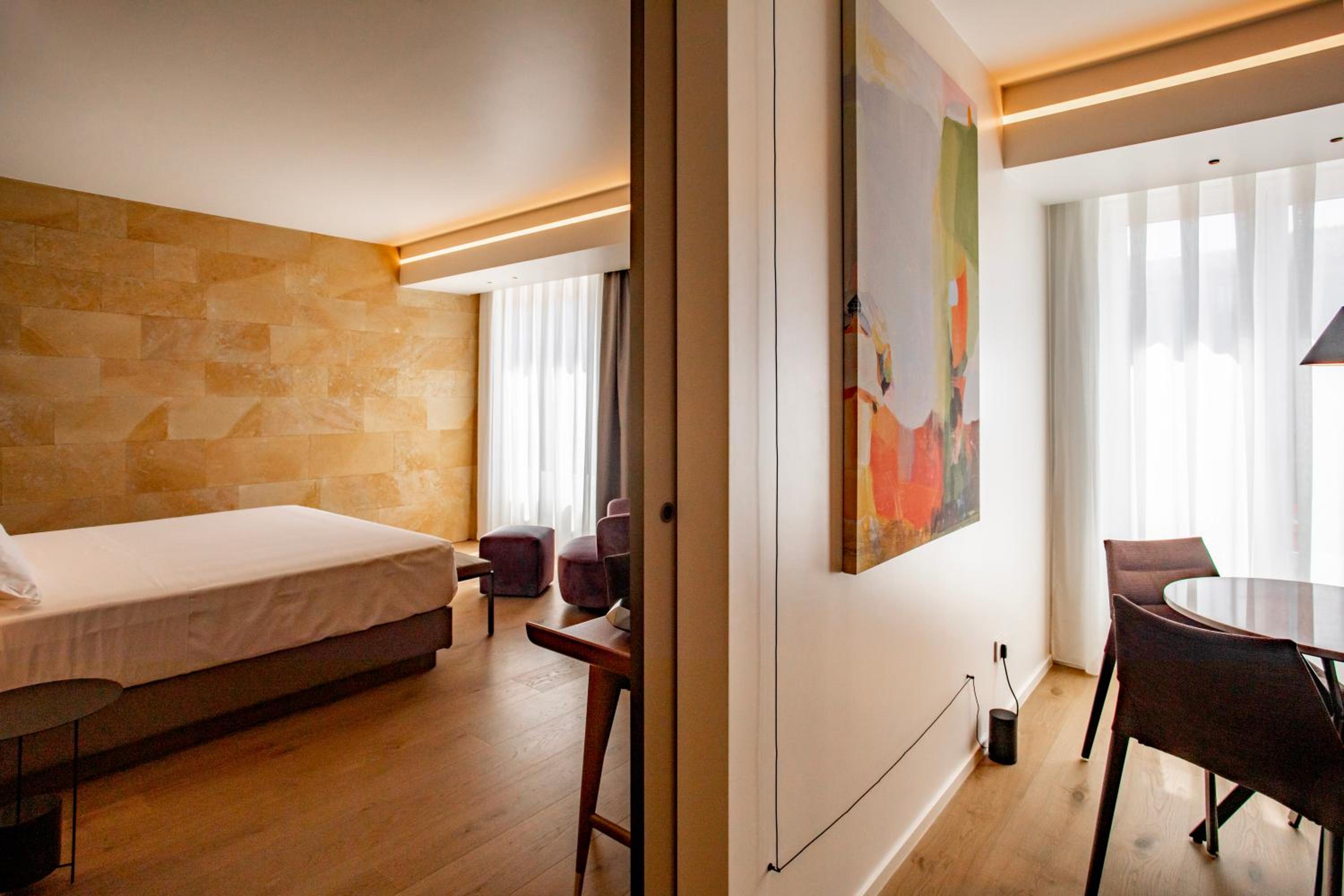 Suite with City View - Photo 4