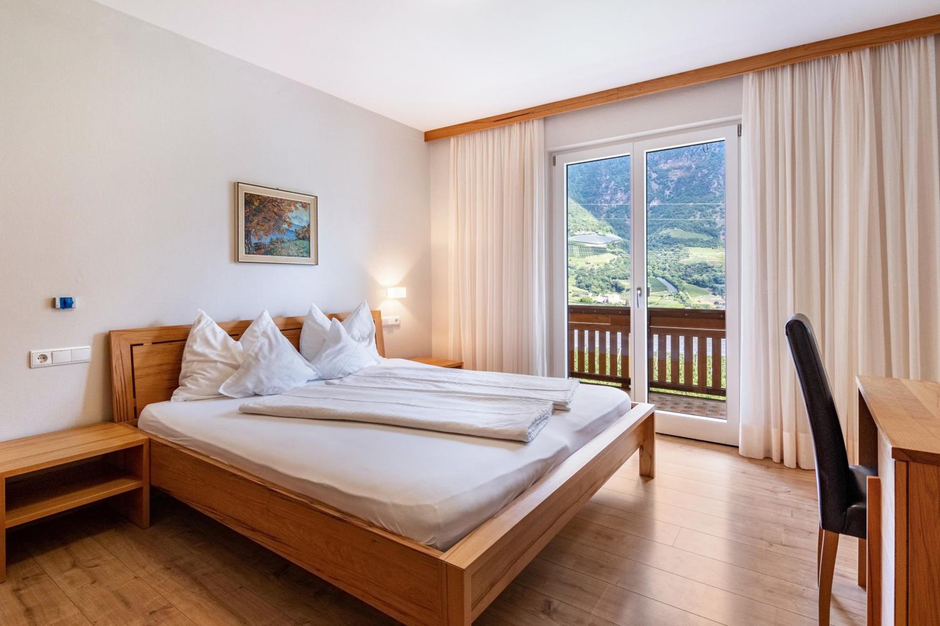 Two-Bedroom Deluxe Apartment with Garden View photo 1
