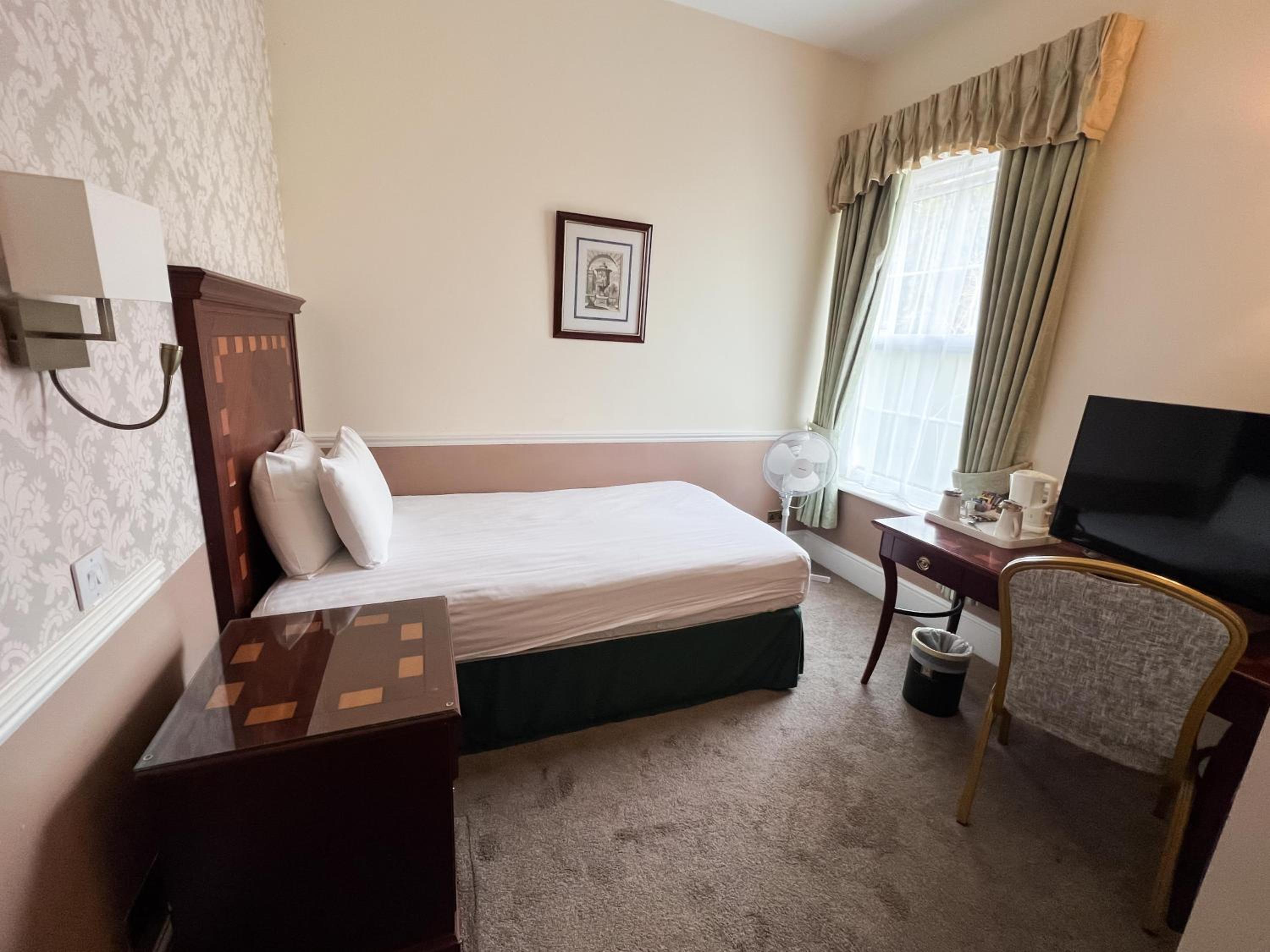 Single Room with Private Bathroom
