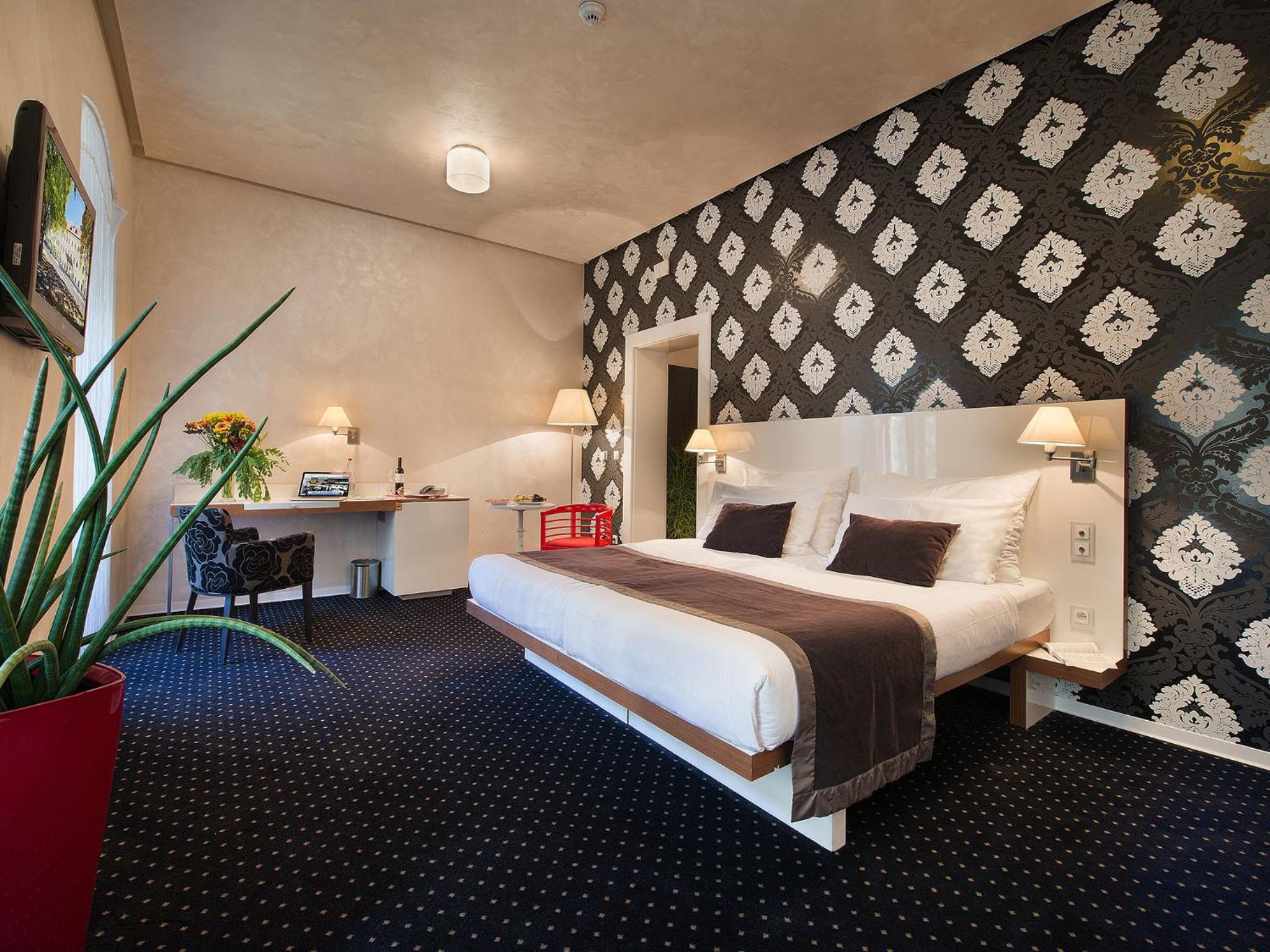 Double or Twin Room - Photo 3