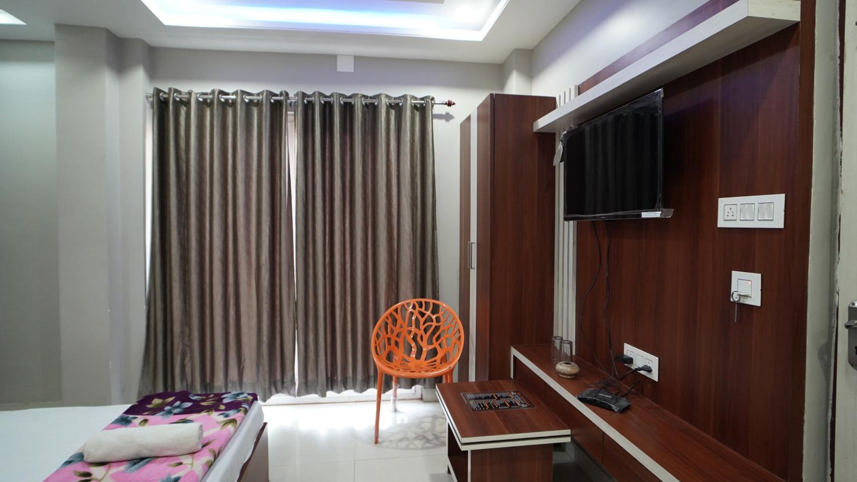 Deluxe King Room photo 3