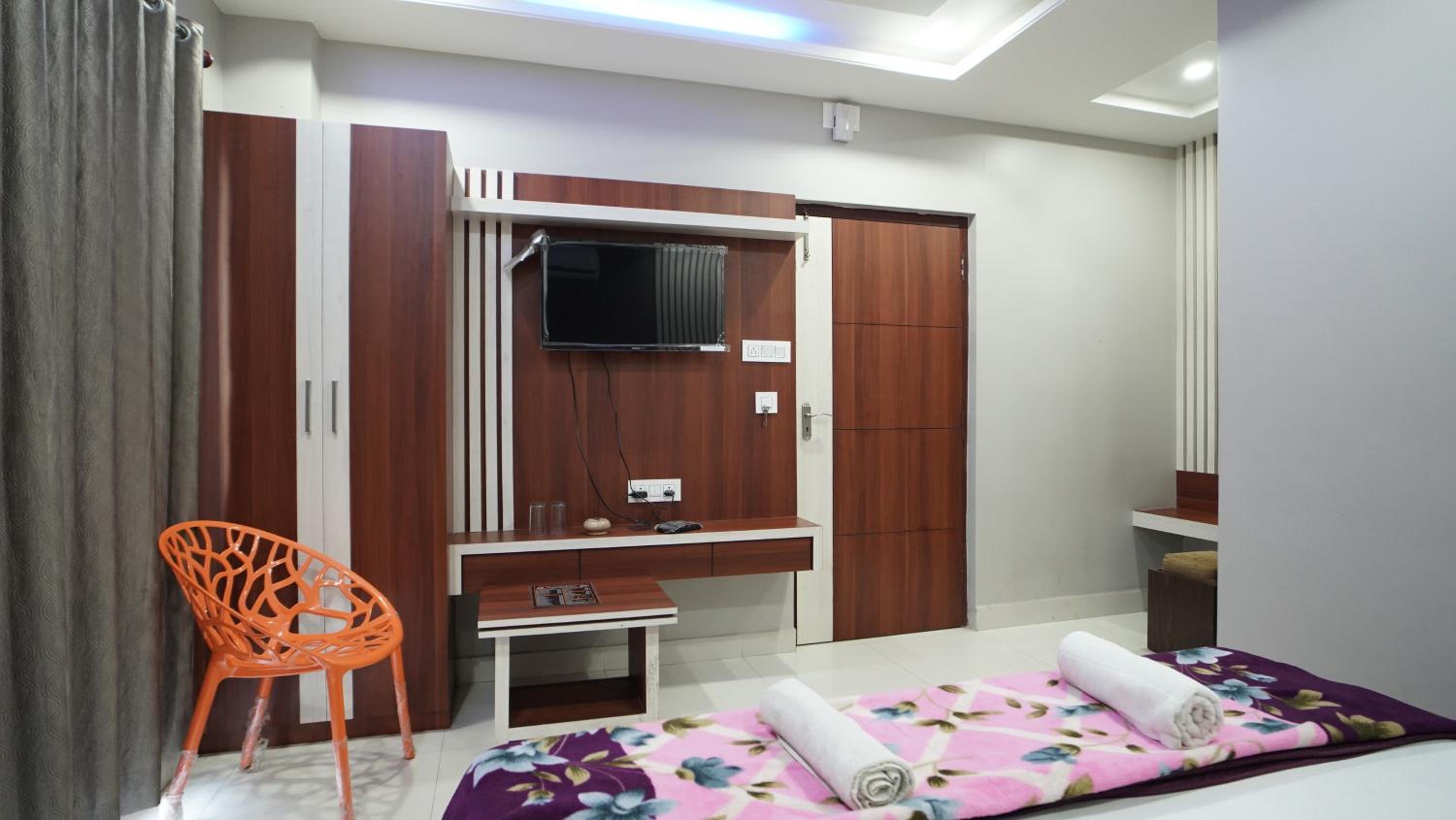 Deluxe King Room photo 2