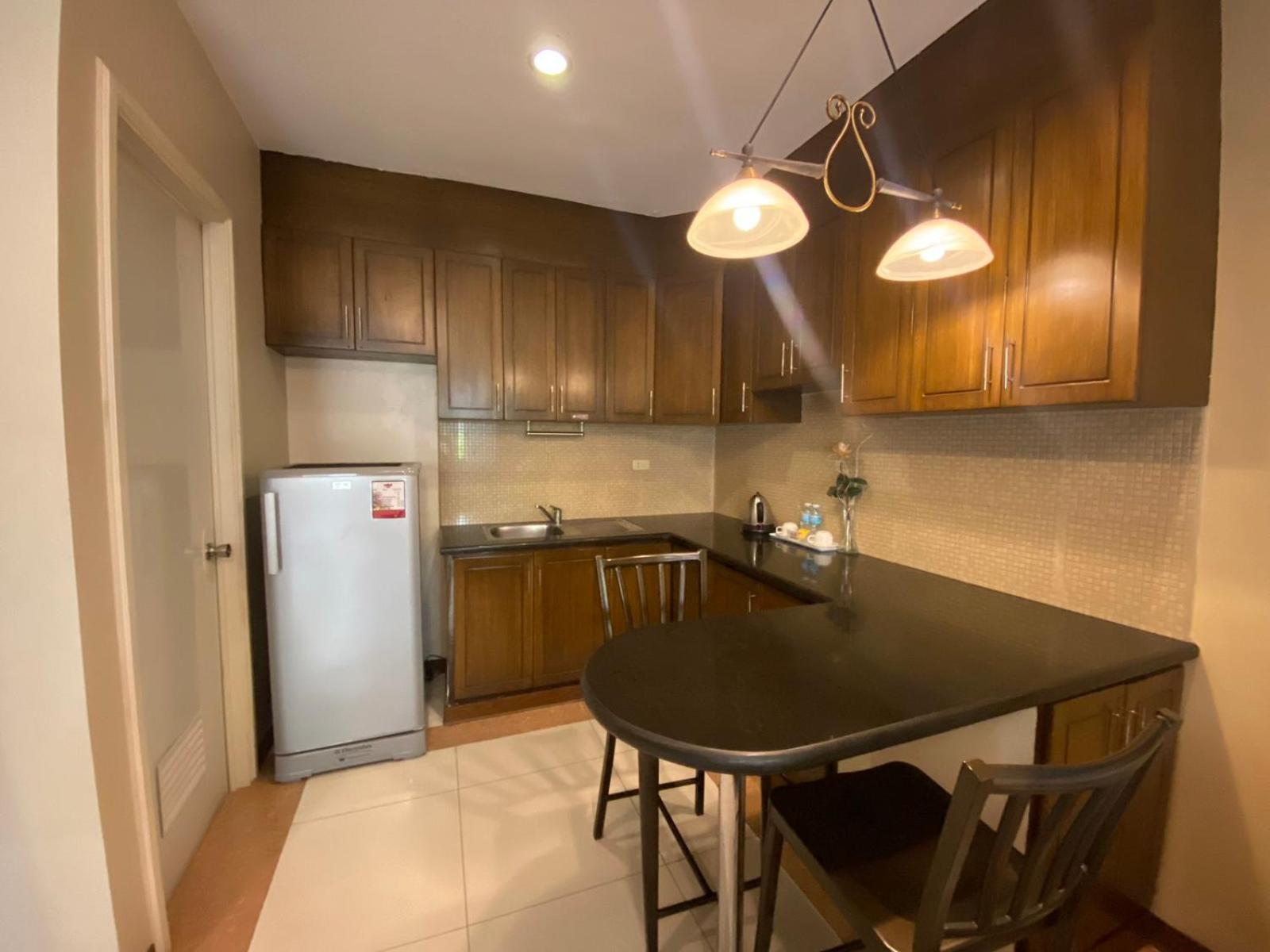 Executive Suite - Photo 4