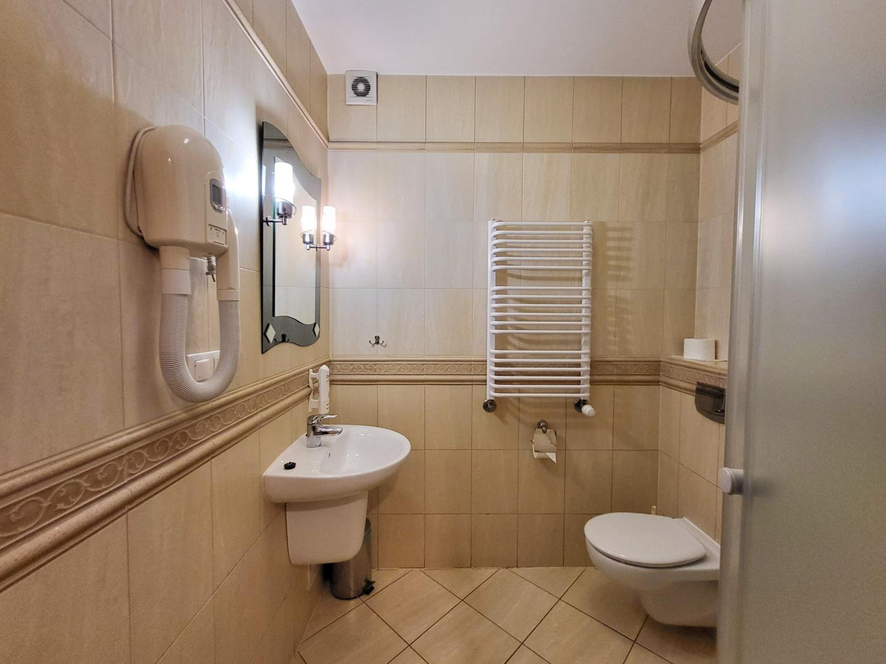 Twin Room - Photo 7