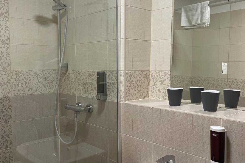 Double or Twin Room - Photo 5