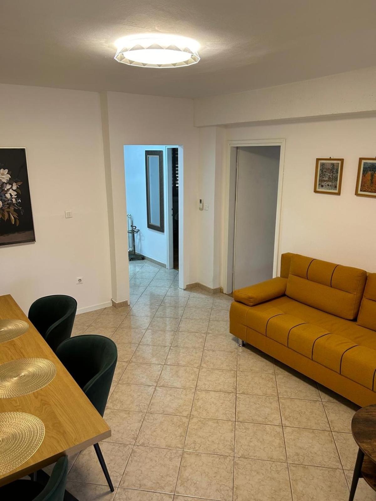 Apartamento de dos habitaciones con balcón